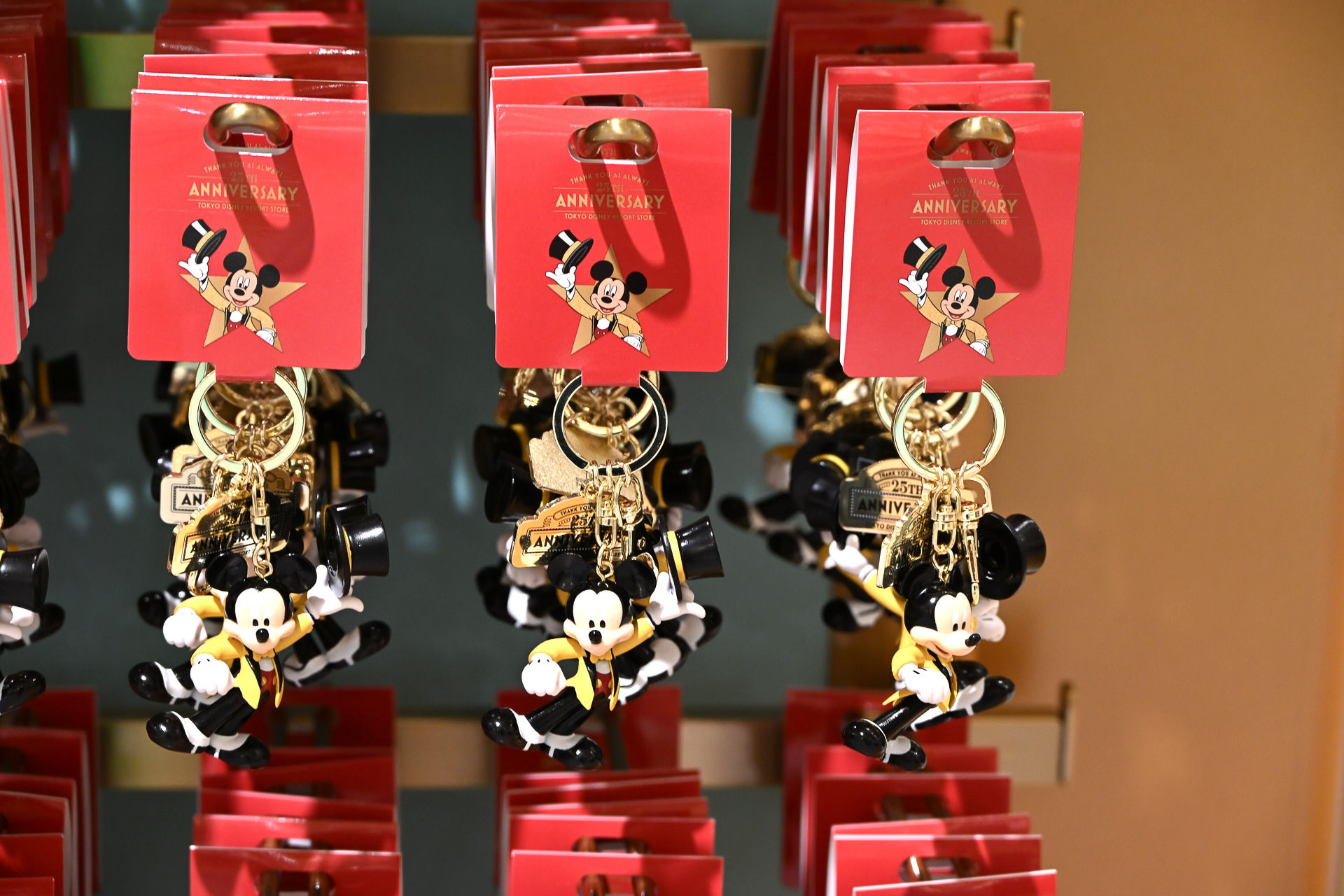 「ミッキーキーホルダー」（2000円）