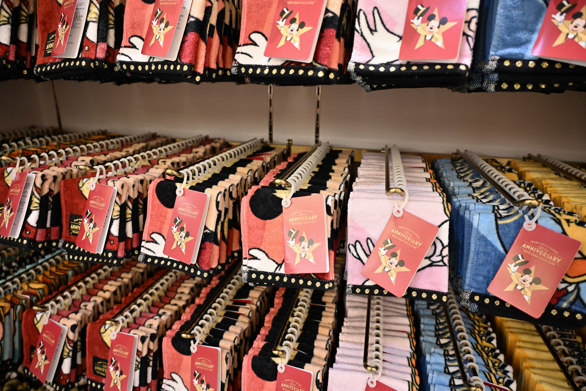 推しデザインを自分で選べる「ミニタオル」（各900円）