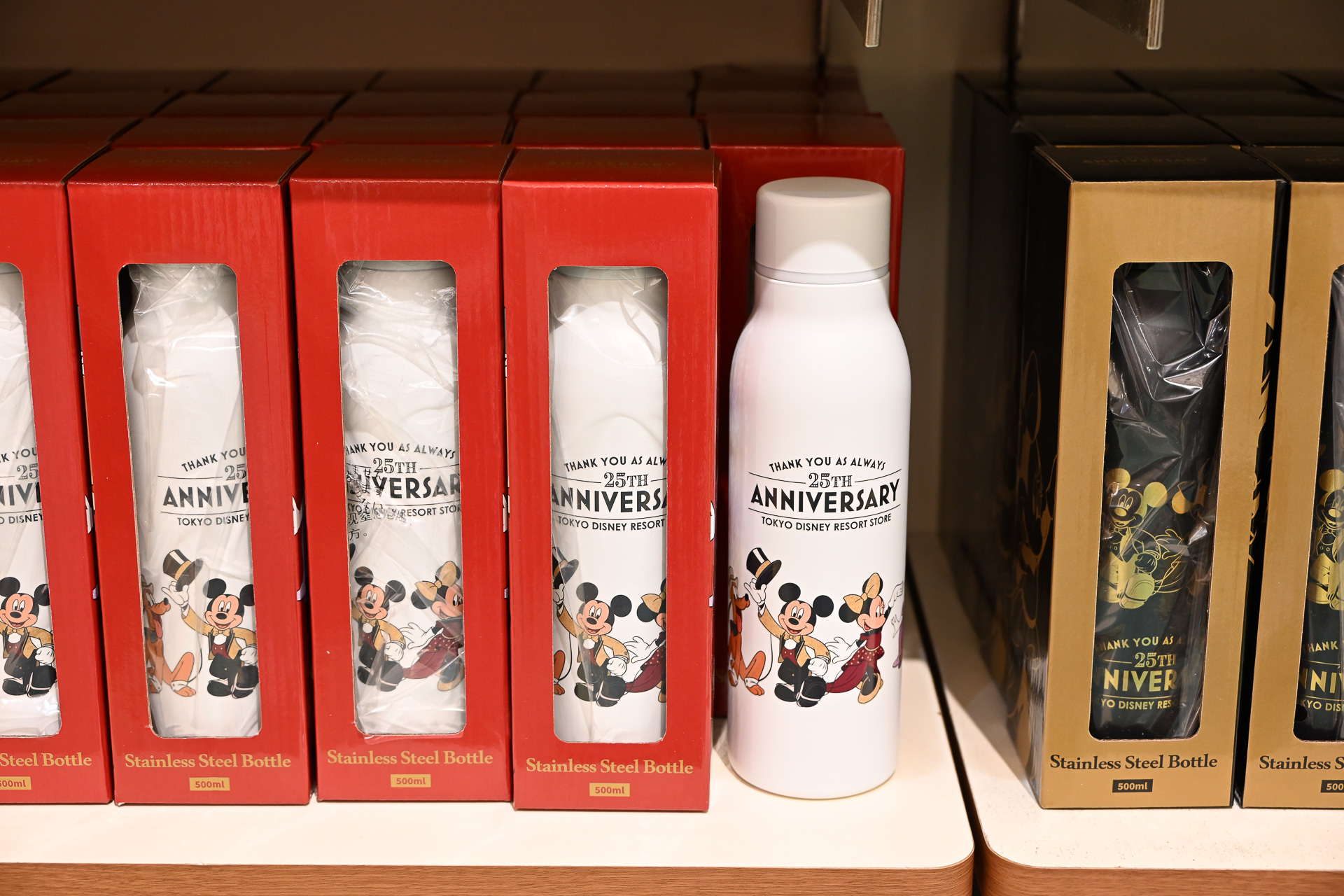 「ステンレスボトル ブラック」（3300円）