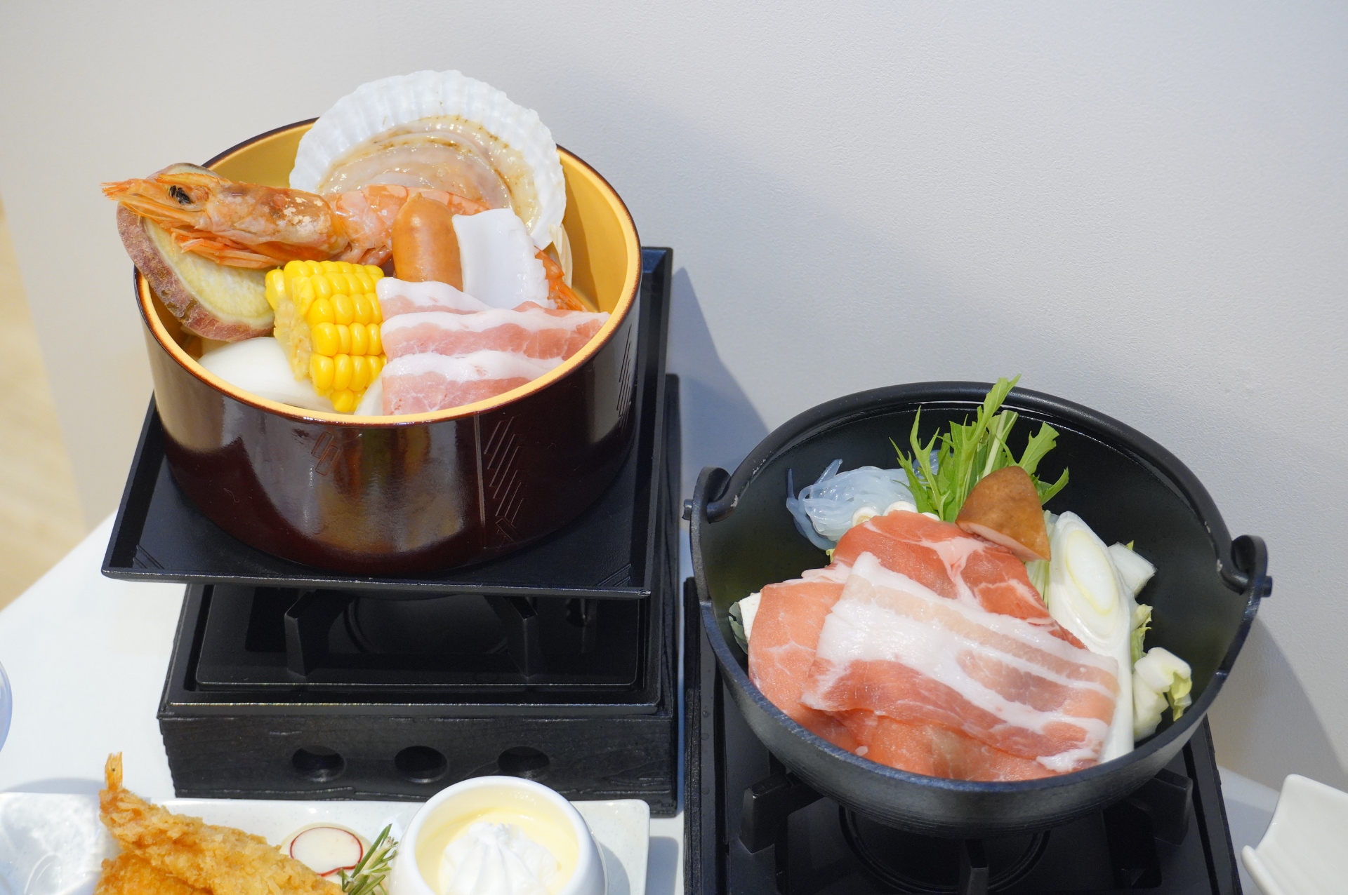 上州グルメ「豚すき焼き」は卓上コンロで熱々を味わえる