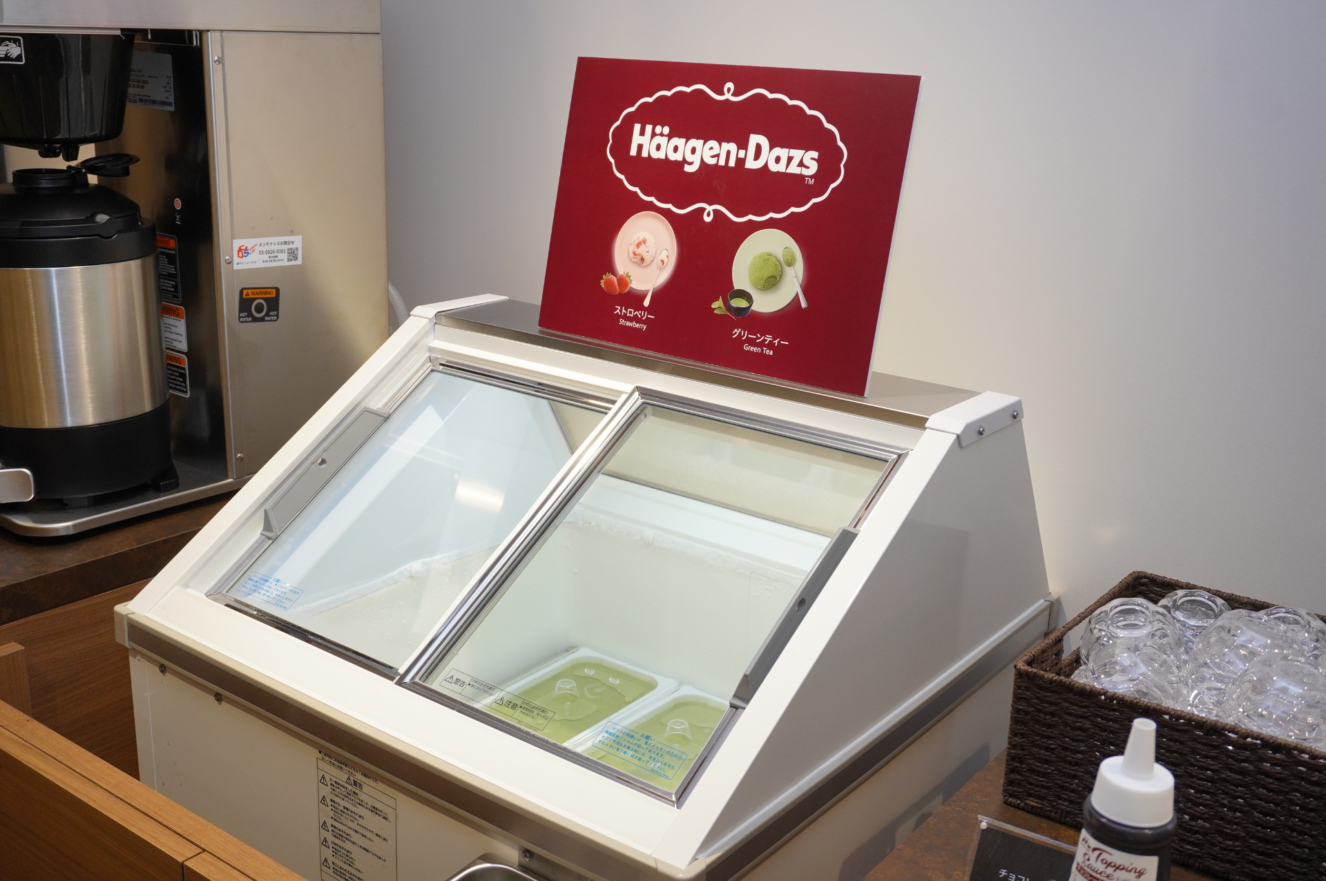 フルーツやケーキ、杏仁豆腐、わらび餅、ハーゲンダッツアイスクリームといったデザートも豊富