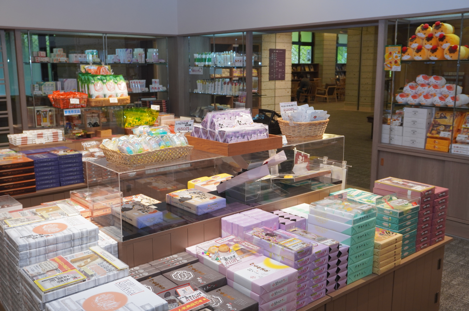 群馬銘菓やぐんまちゃんグッズが豊富
