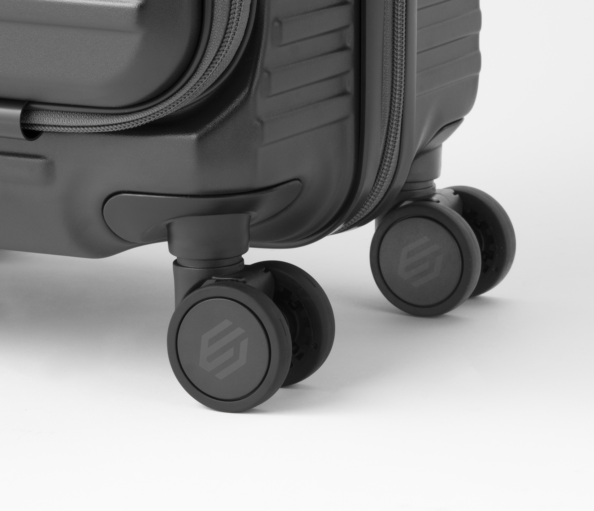 EDGELINKのロゴ入り双輪キャスター