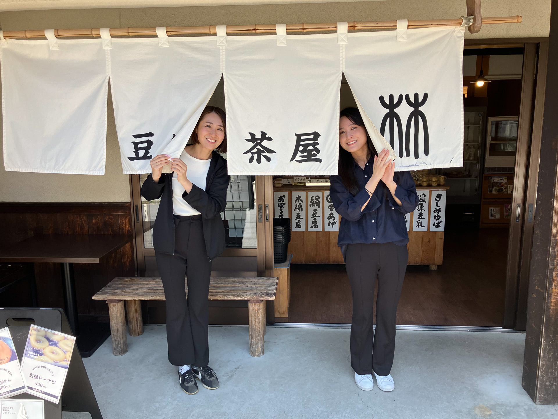 JALふるさとアンバサダーに地域の取り組みを聞いた。回答者は西日本支社 石井千春さん（左）と中部支社 利根川眞奈美さん（右）