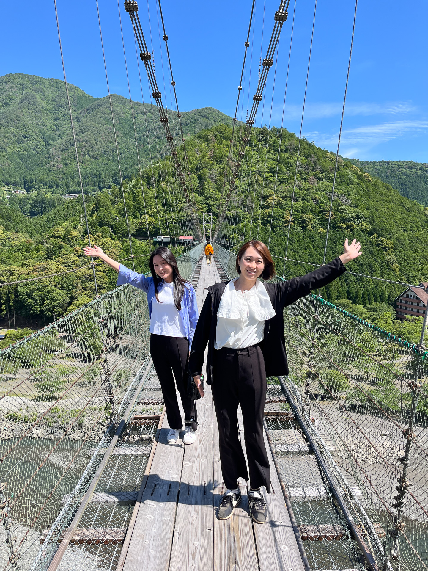 谷瀬の吊り橋にて