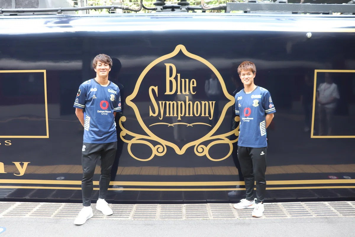 青の交響曲ロゴと（写真提供：奈良クラブ）