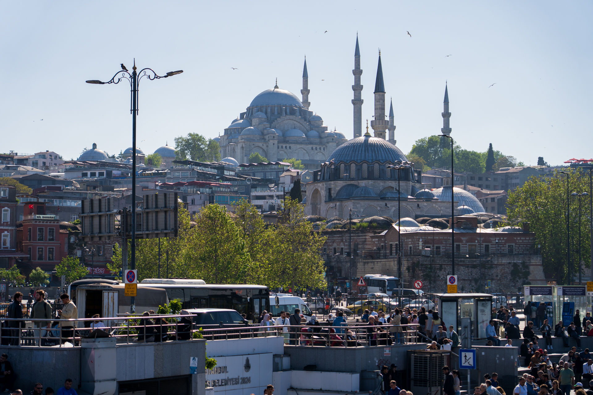 イスラム文化を感じるトルコ最大の街イスタンブール。モスクに付属するミナレット（尖塔）の数はモスクの格式の高さを表わすのだそう