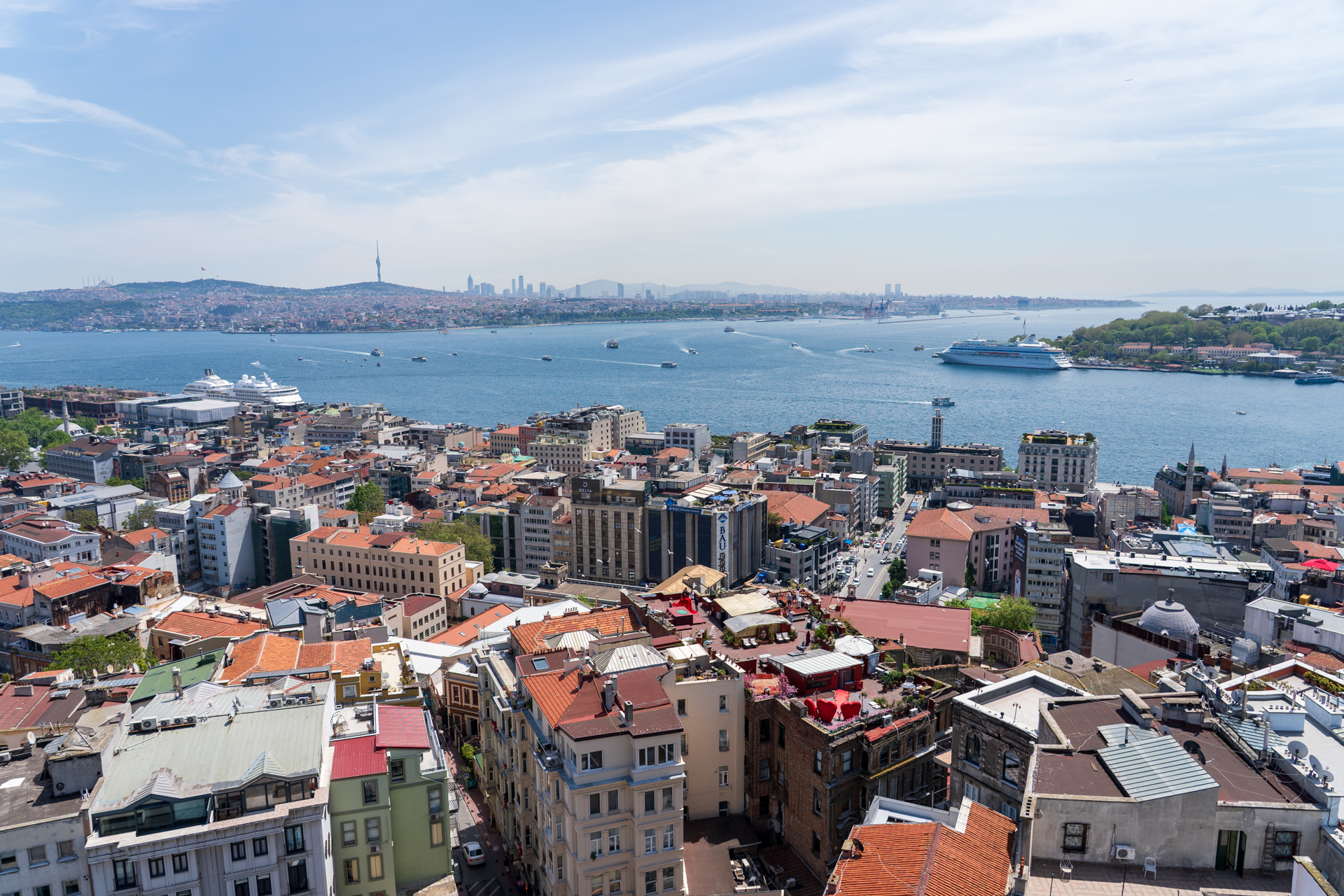 右が金角湾、左がボスポラス海峡。素晴らしいパノラマビュー！