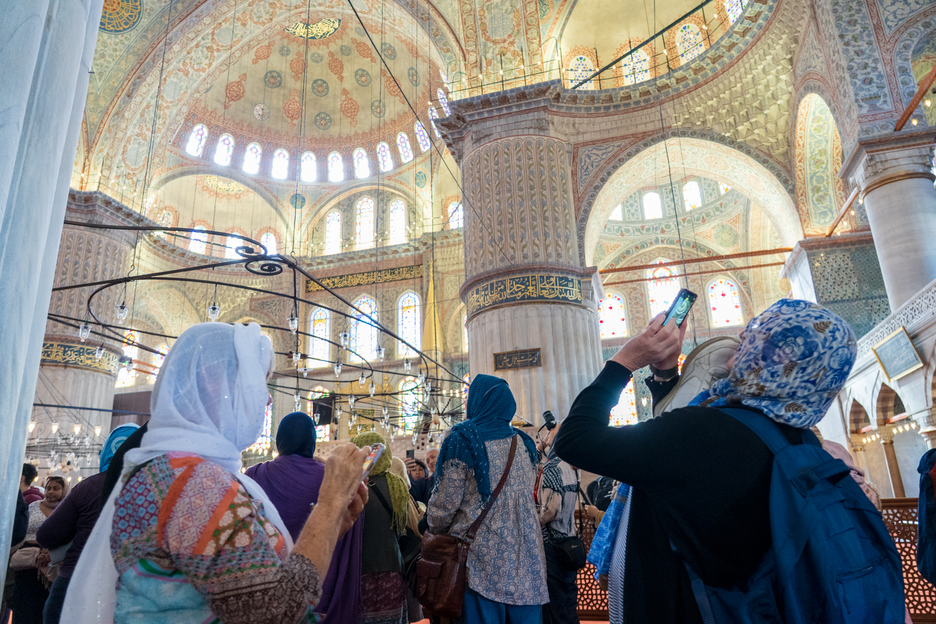 誰もがスマホを上に向けてパチリ