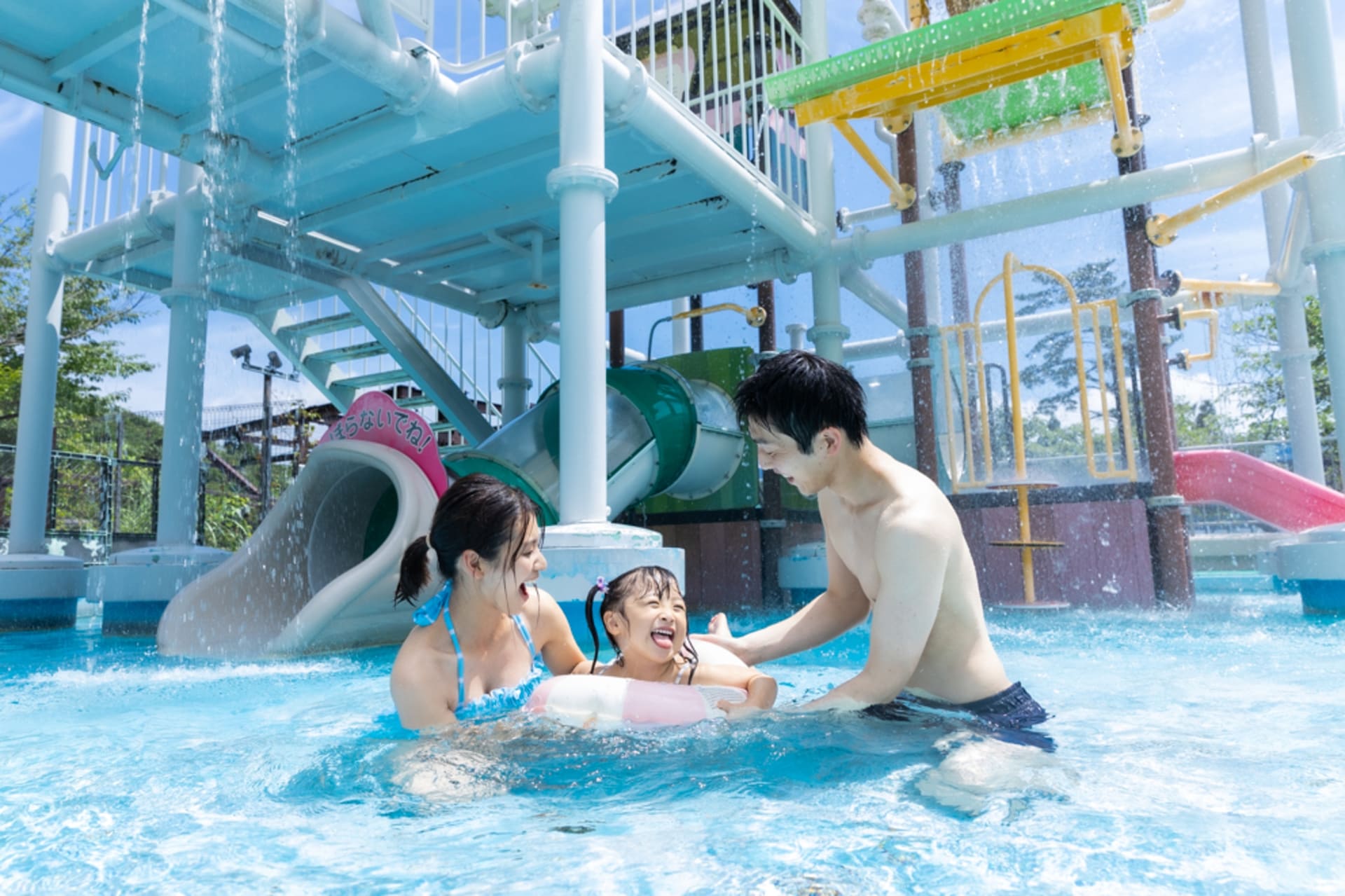 水着で入れる屋内外の温水プールが楽しい「ユネッサン」