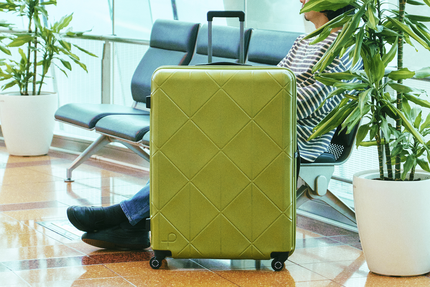 国産スーツケース「PROTECA」の夏に映えるモデル5選を紹介