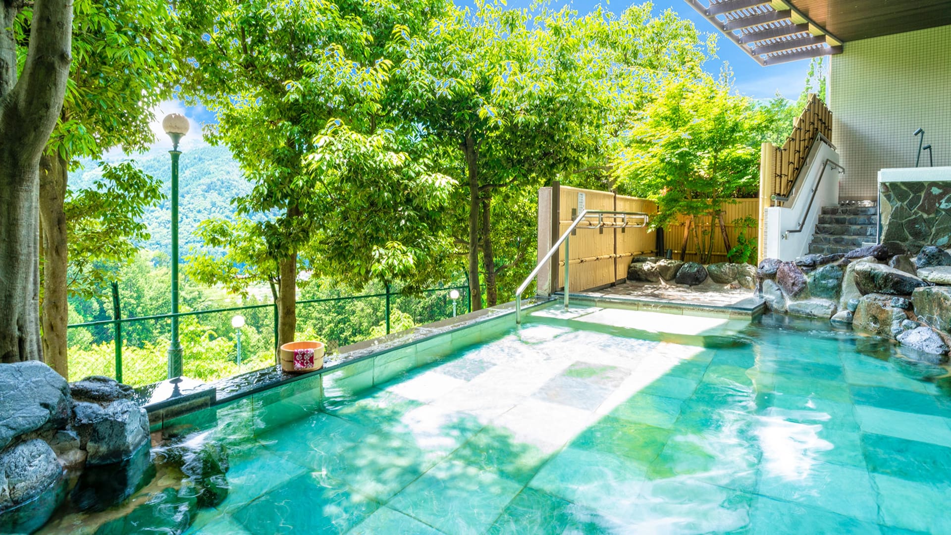 大浴場「深層の湯」の露天風呂