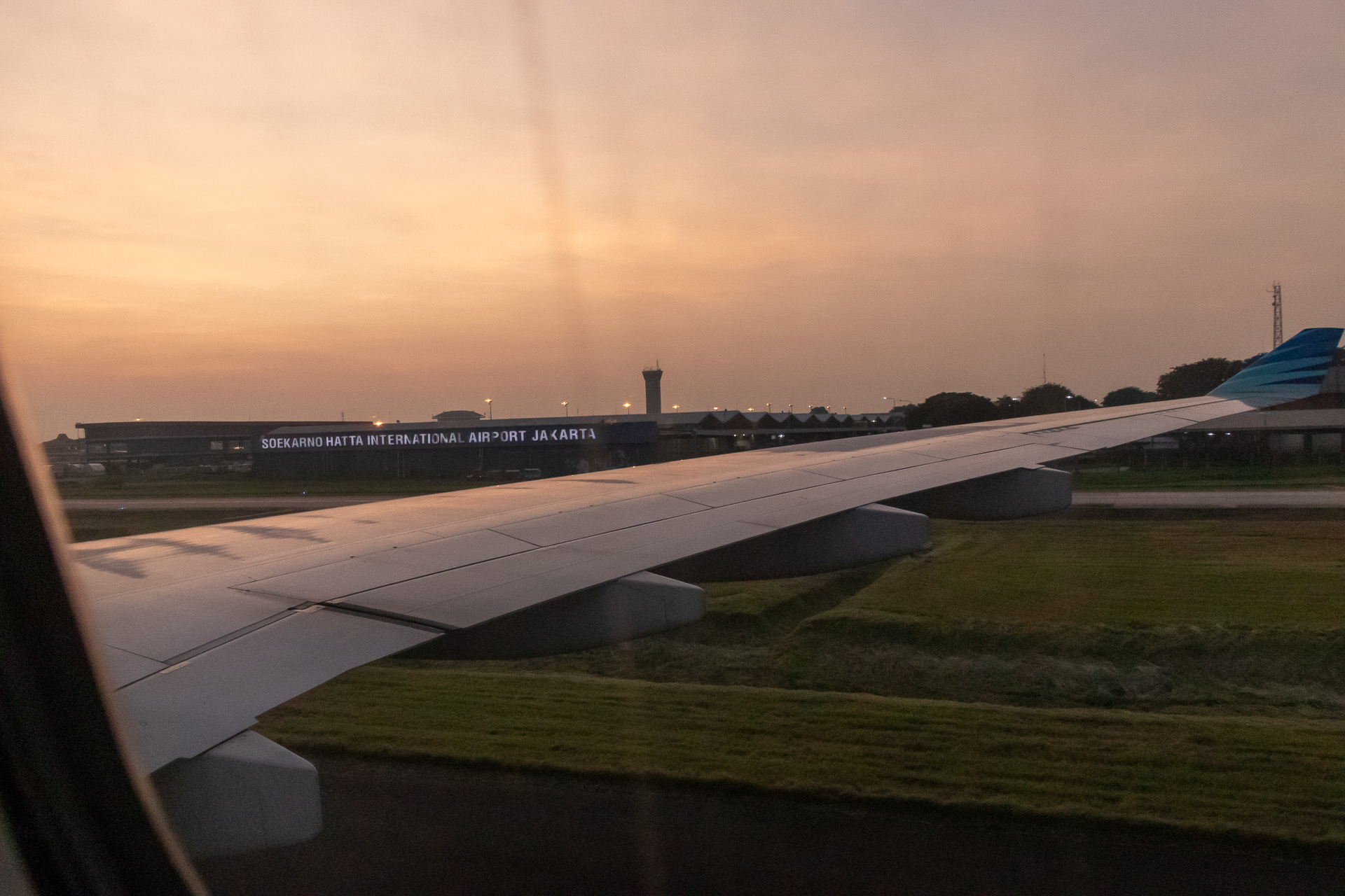 スカルノ・ハッタ国際空港にタッチダウン！