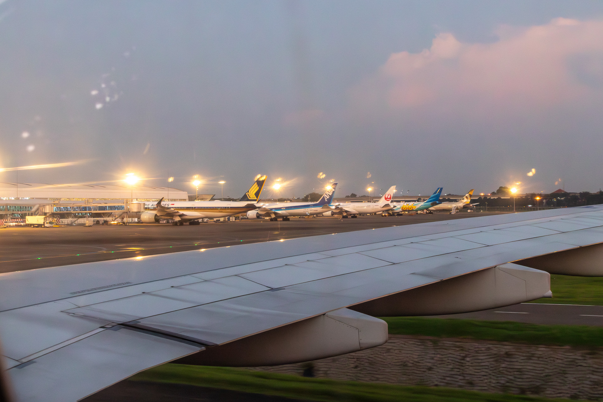 エアライン各社の機体がズラリと並ぶターミナル3