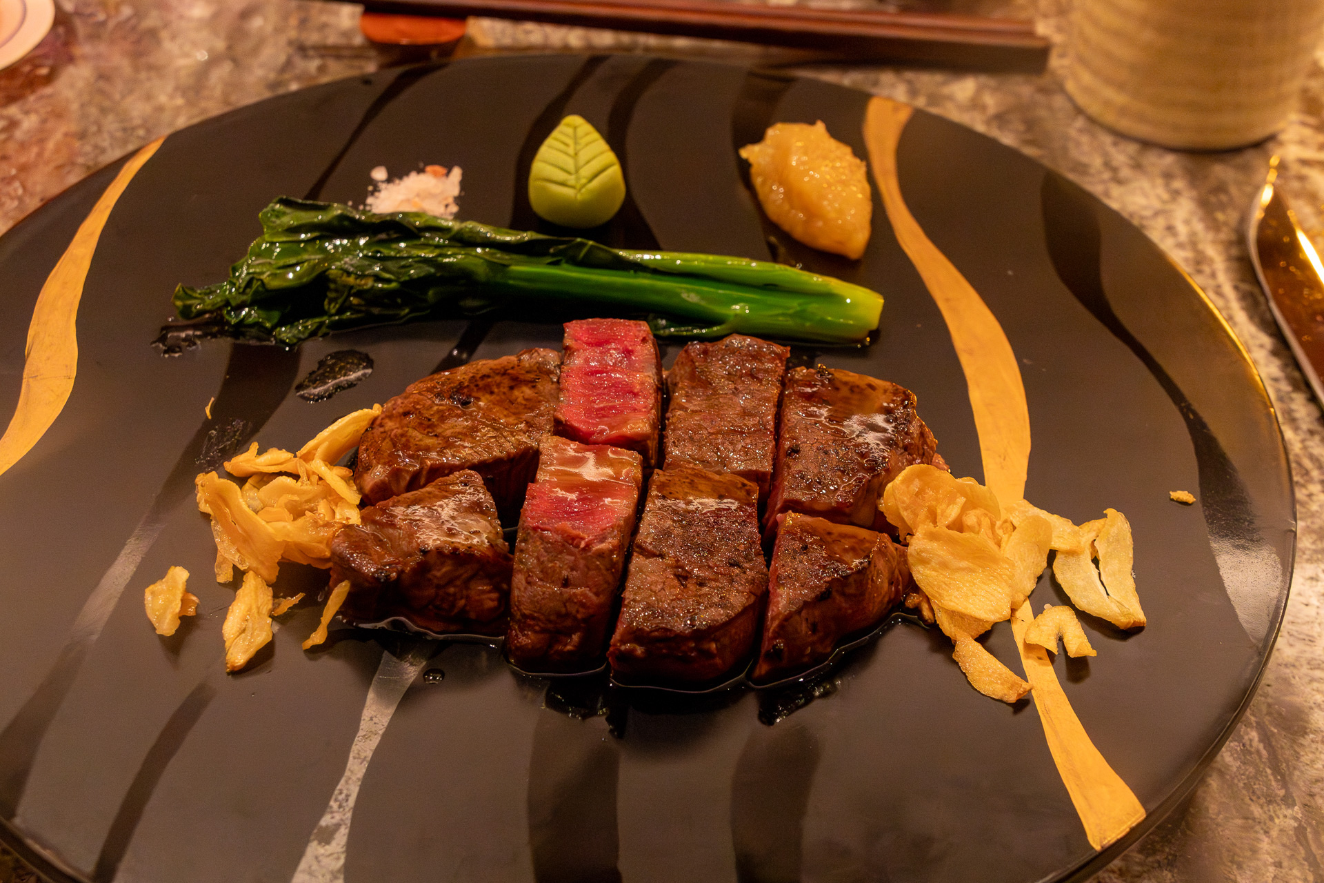 オーダーした火加減どおりに焼いてくれたテンダーロインにもだえる