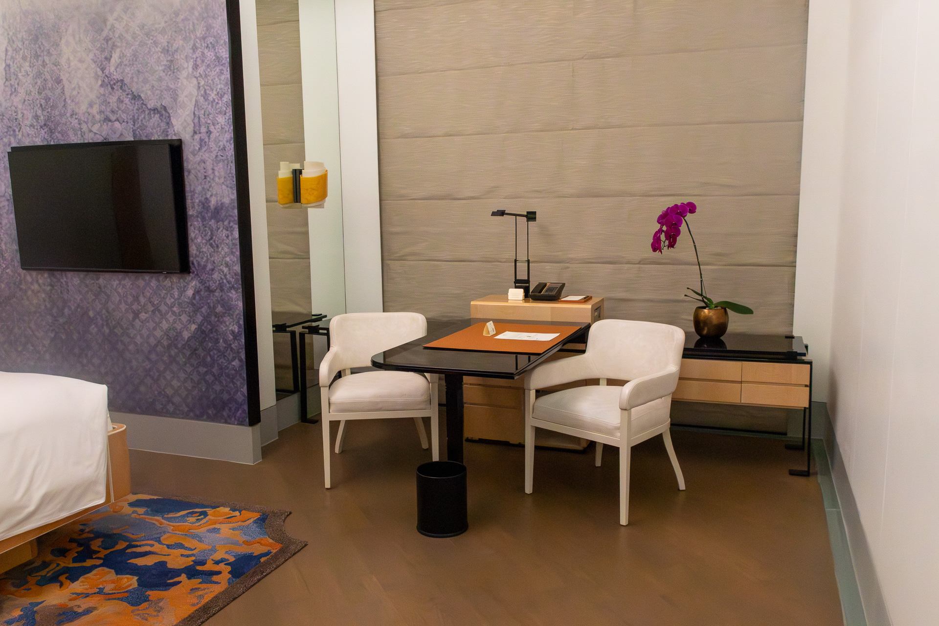 仕事もできそうなデスクテーブル