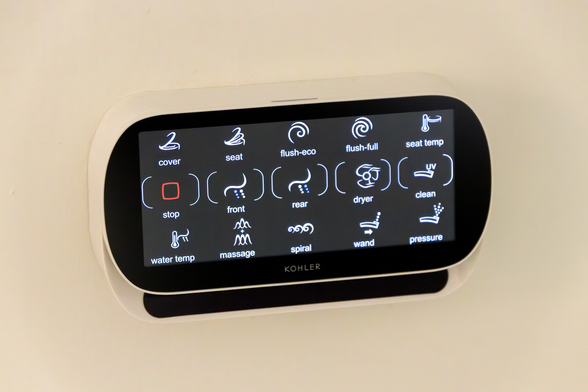 ここがインドネシアだと忘れてしまうようなトイレ