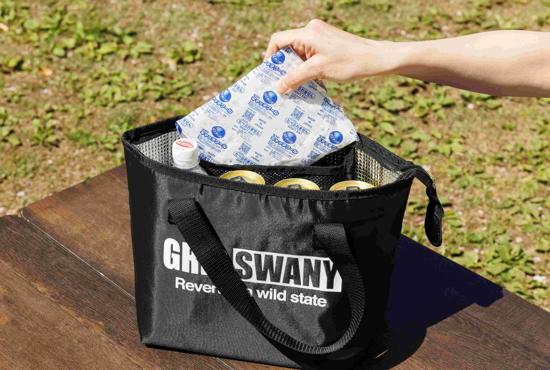 付録は「BE-PAL」史上最大サイズのクーラートート。500mL缶8本が余裕で入るサイズ