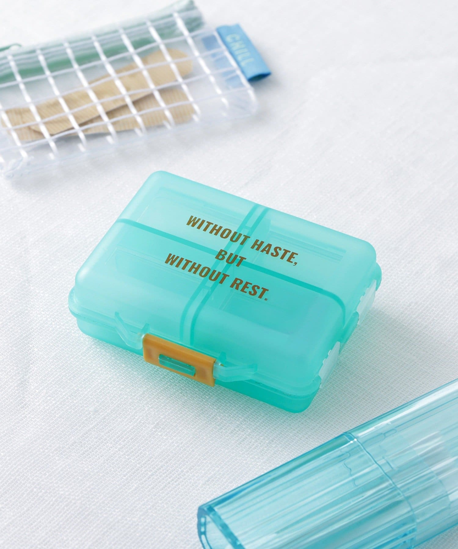 「カラーピルケース」（330円）