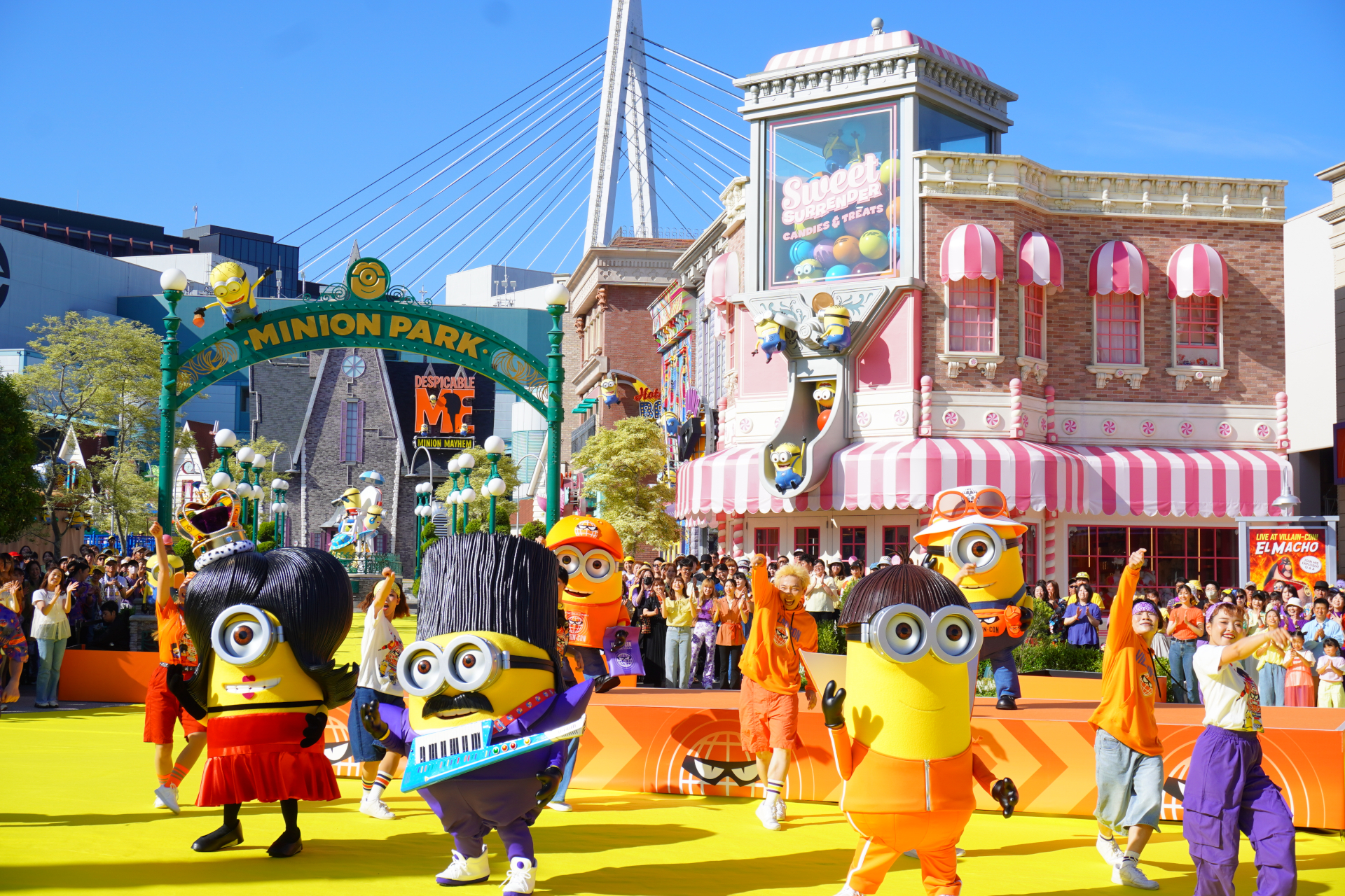 USJの人気エリア「ミニオン・パーク」が拡張オープン。新アトラクションのテーマ“大悪党たちが集う大会”になぞらえ開幕セレモニー開催