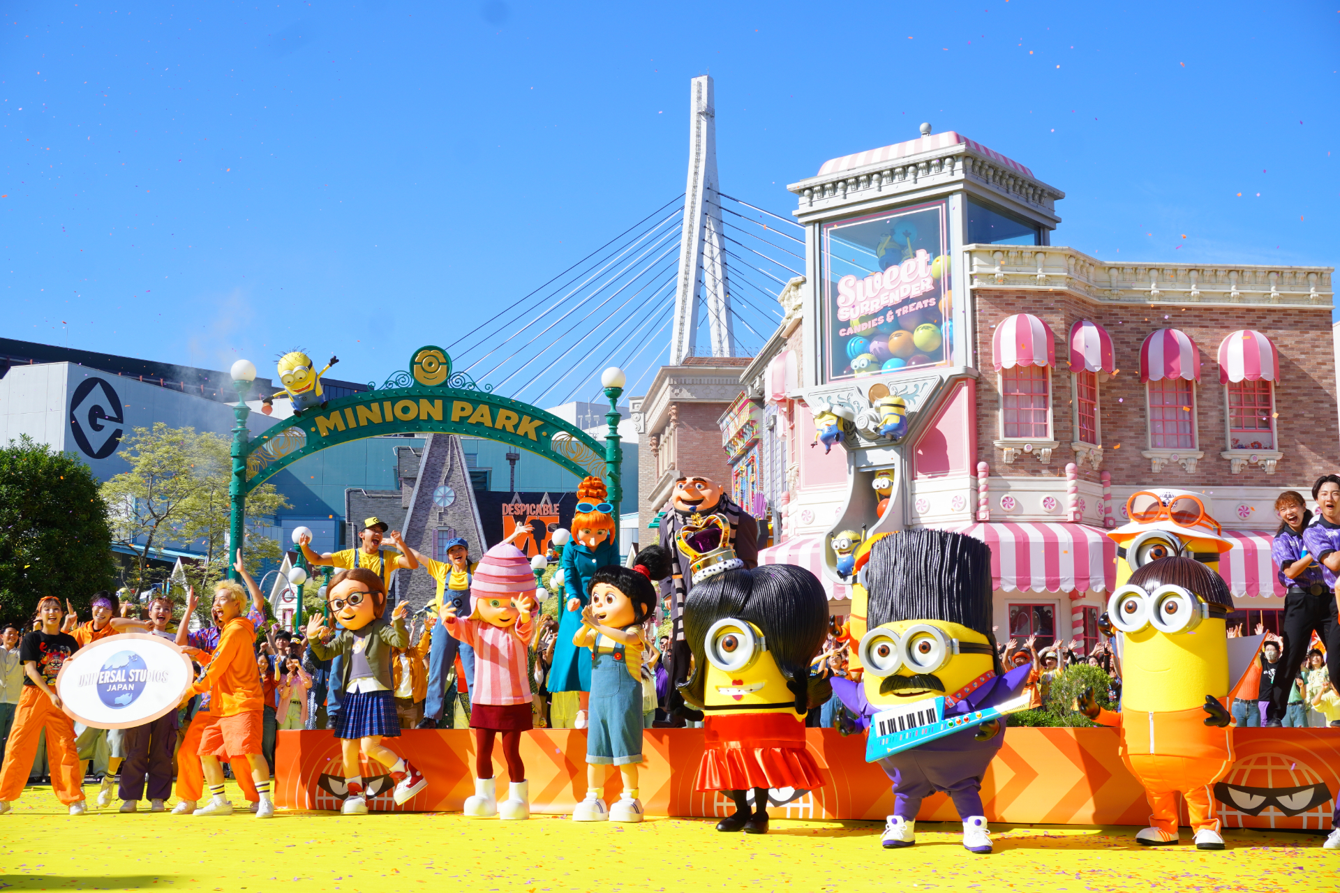 パーク史上初の新アトラクション「ミニオン・ハチャメチャ・ミッション～大悪党への道～」が同時オープン。この夏ミニオンに会いに行こう！