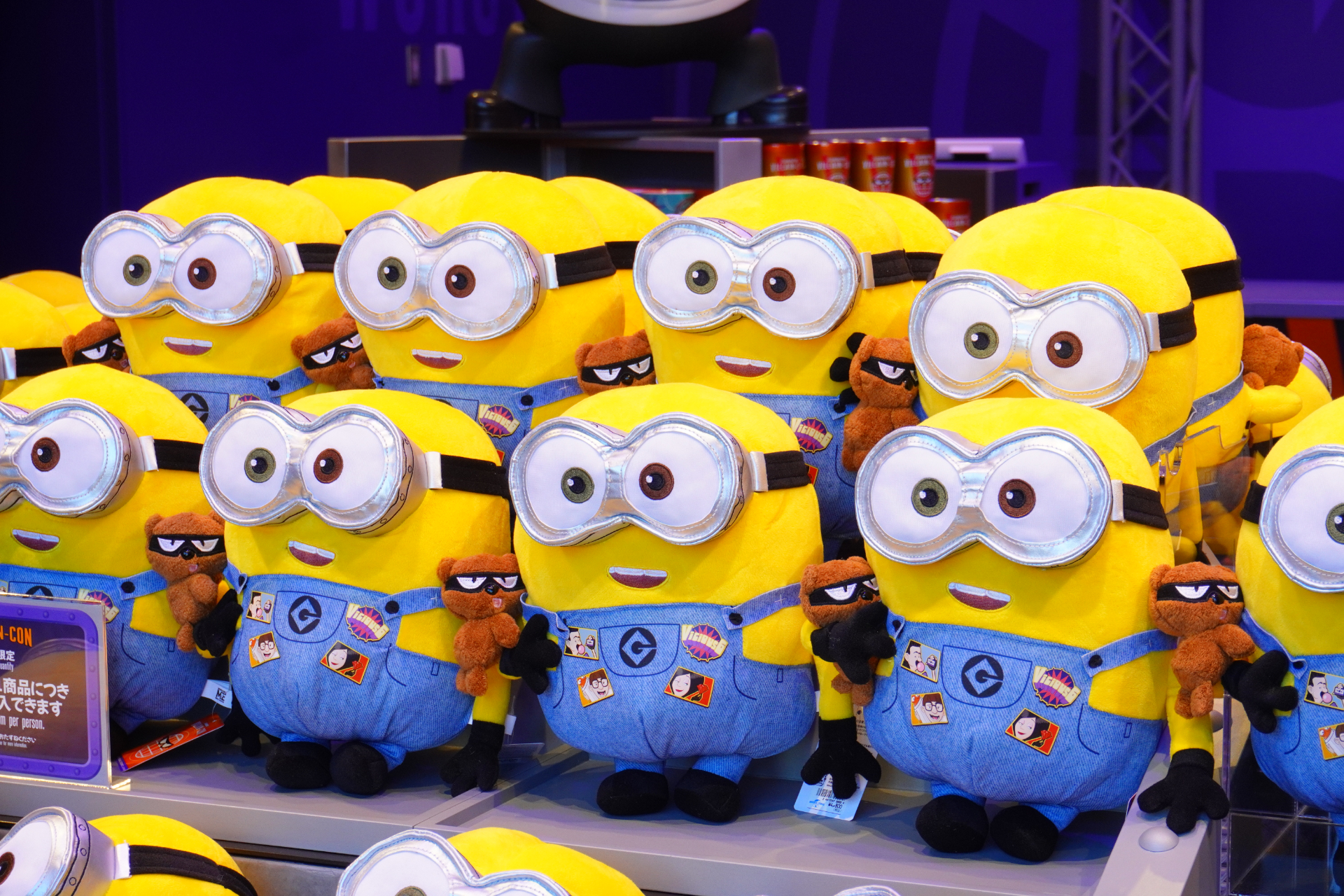 USJの人気エリア「ミニオン・パーク」が拡張オープン。ボブ＆ティムのぬいぐるみ（4800円）など同時発売される限定グッズを見てきた！