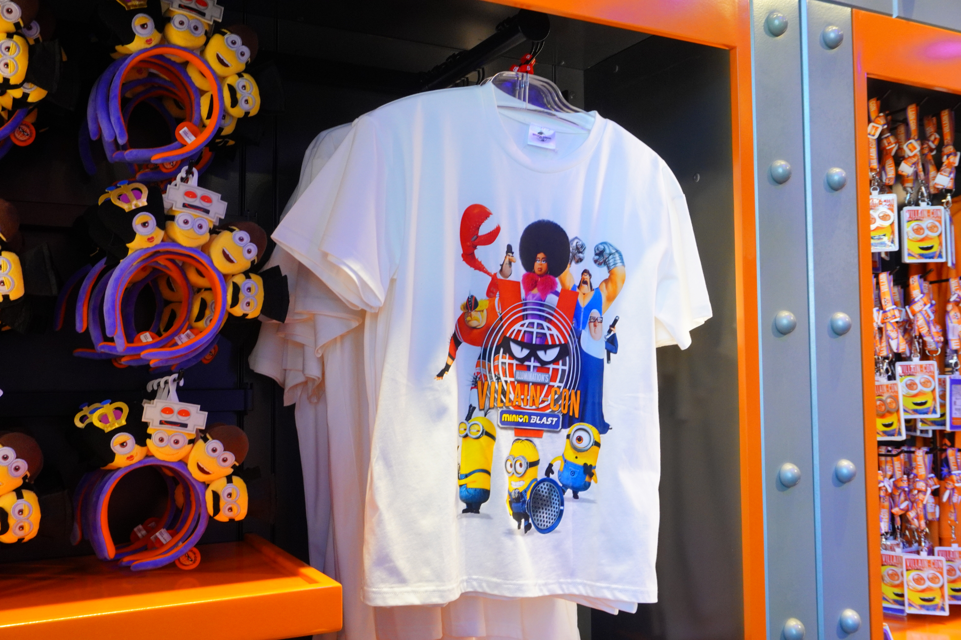 Tシャツは大人サイズ（4500円）から子供サイズ（3900円）まで