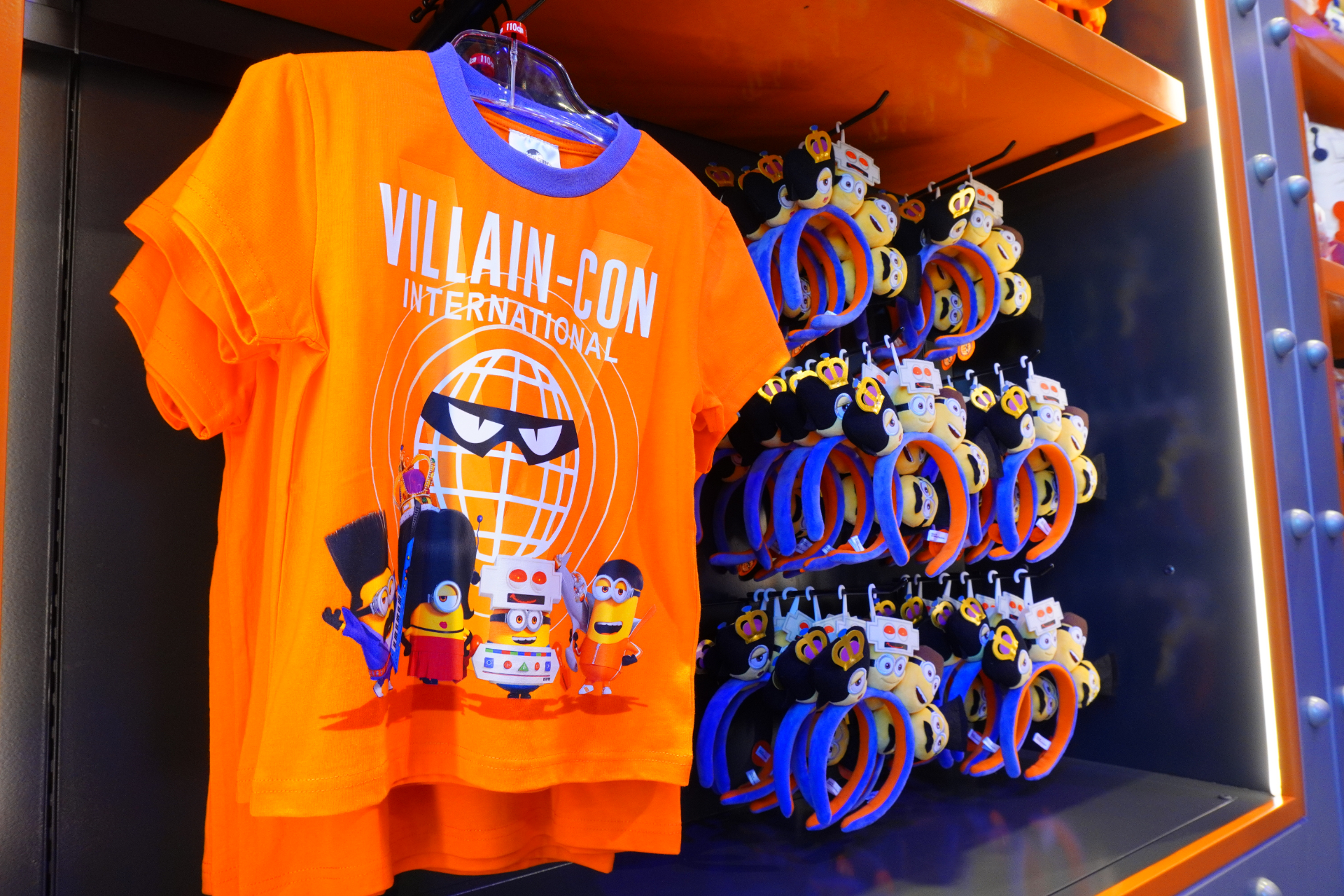 Tシャツは大人サイズ（4500円）から子供サイズ（3900円）まで