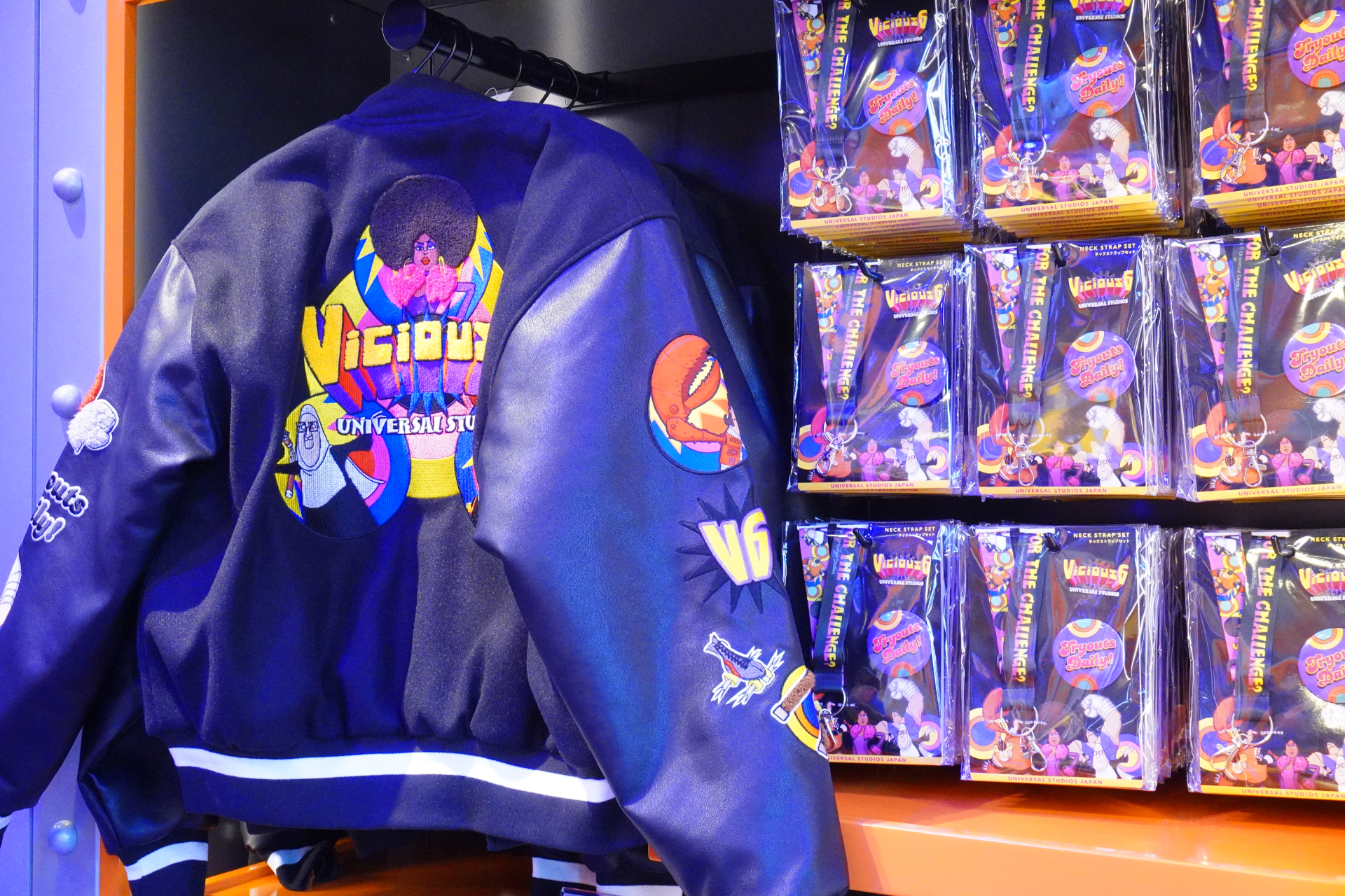 黒スタジャンもワルっぽくてかっこいい。かなりしっかりとした生地にアップリケがついて、秋～冬にも使えそう