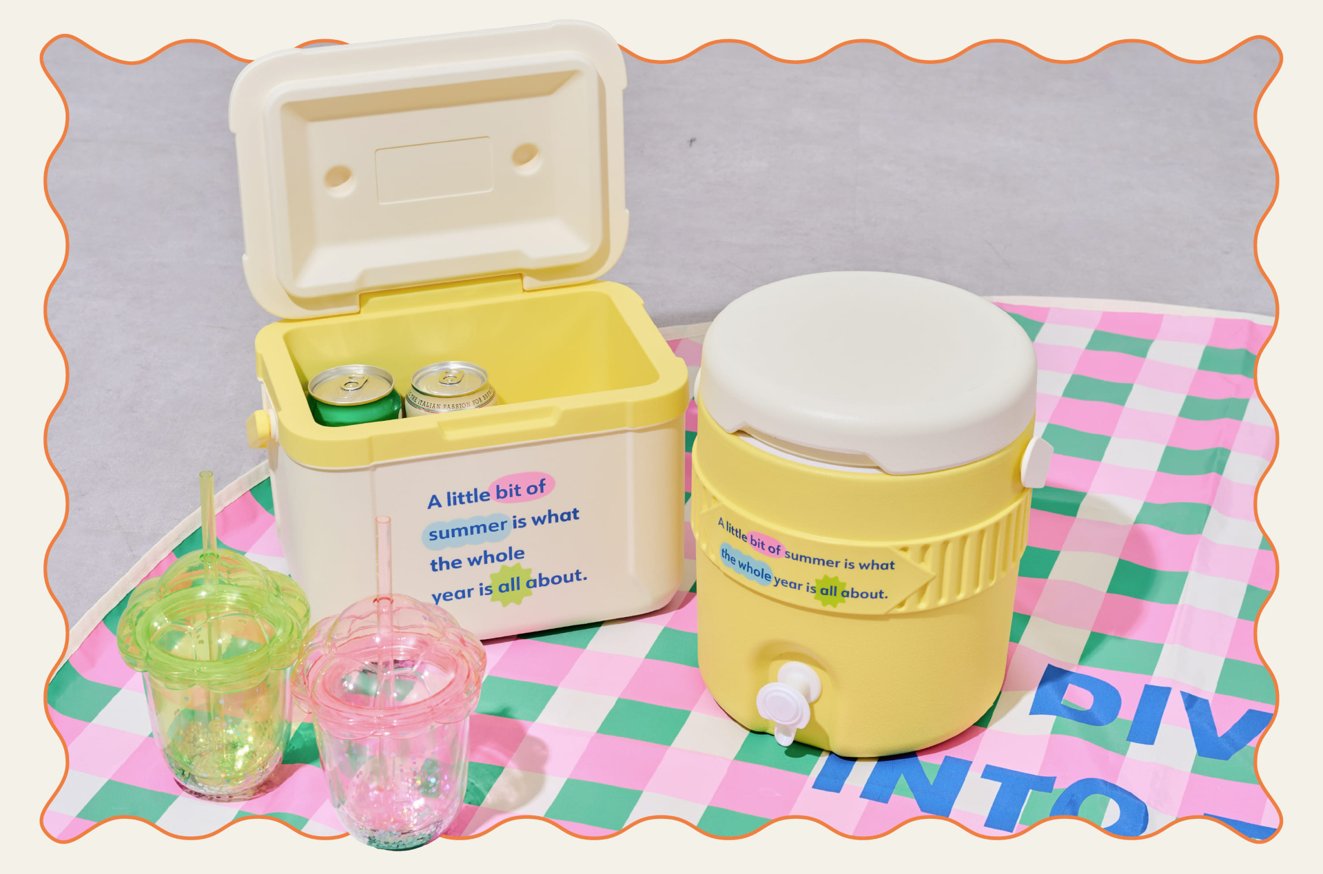 スリコから新作ビーチグッズ発売。定番フロートのほか、休憩時の便利アイテムもラインアップ