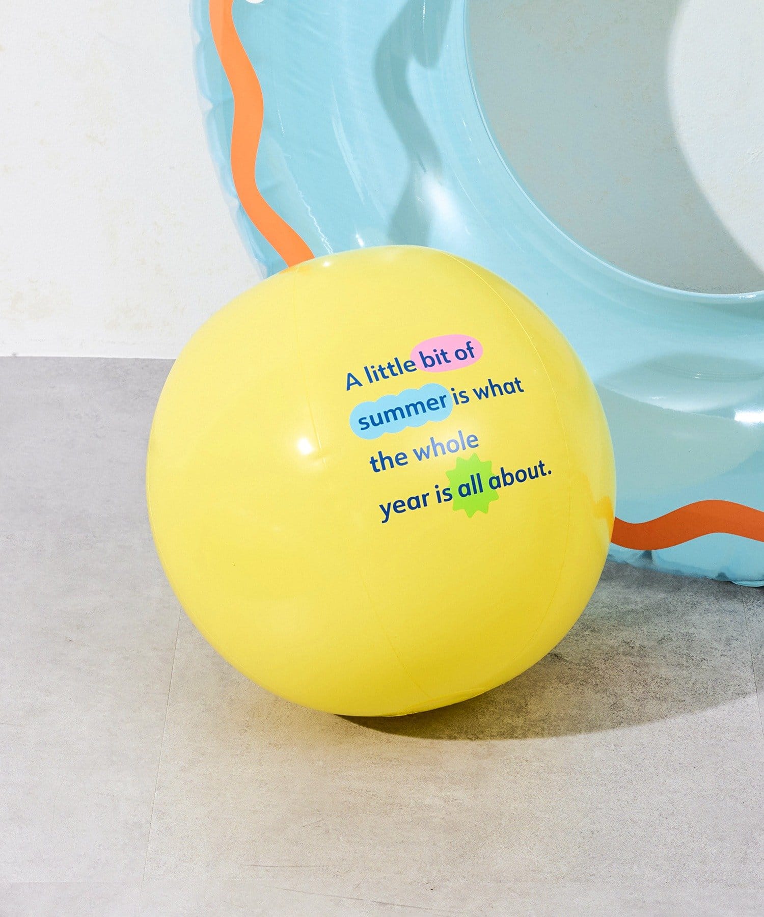 ビーチボール（330円）