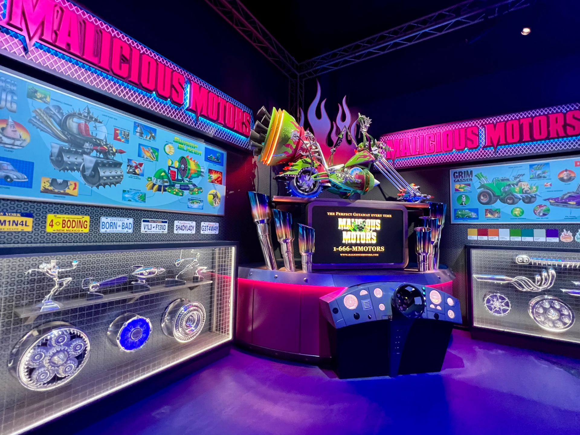 待機列に並んでいるあいだも見どころ満載