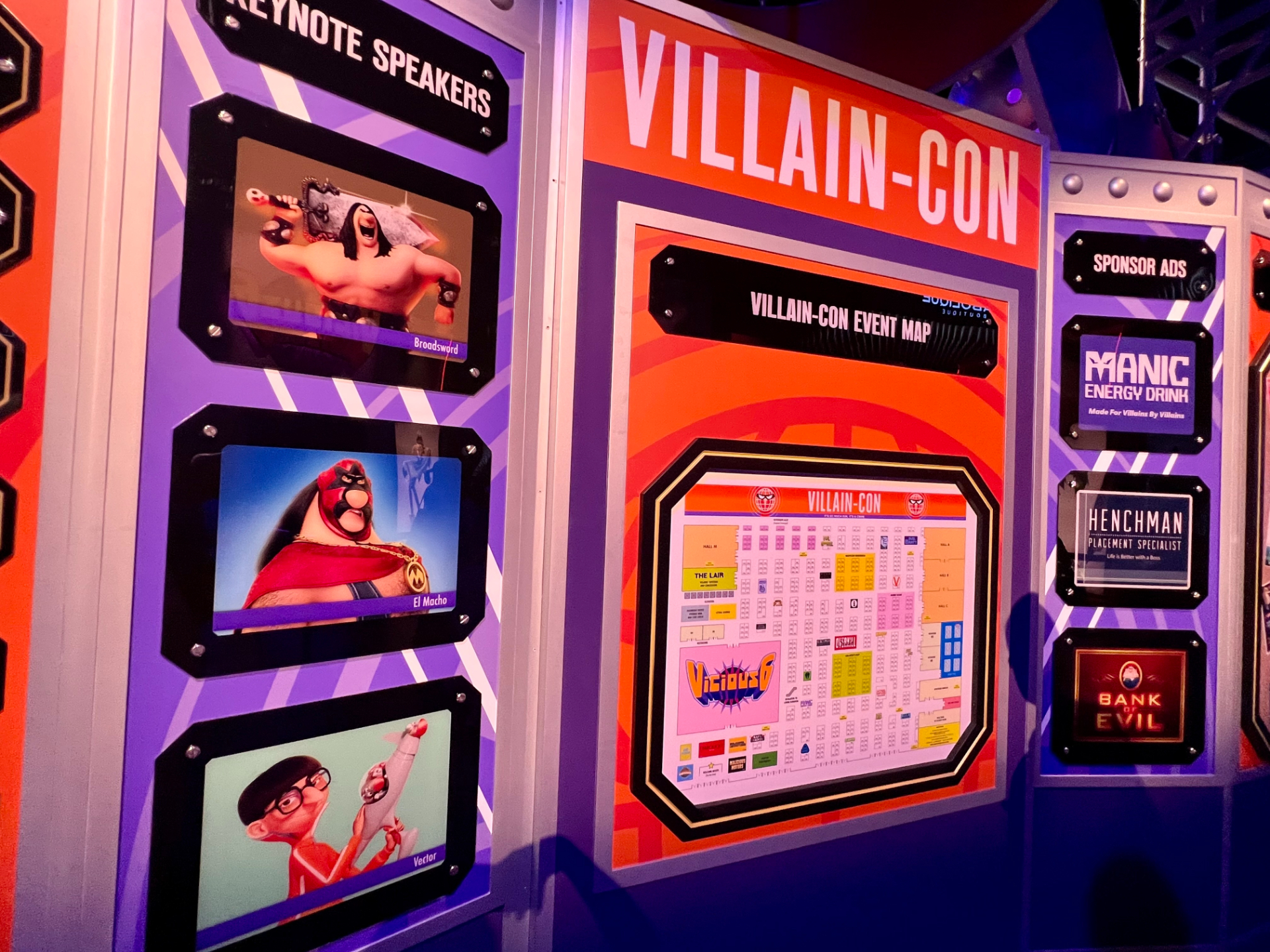 待機列に並んでいるあいだも見どころ満載