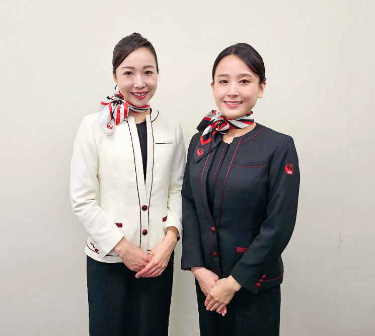 JALふるさとアンバサダーに地域の取り組みを聞いた。回答者は中部支社JALふるさとアンバサダーの松原佐矢佳さん（左）と利根川眞奈美さん（右）