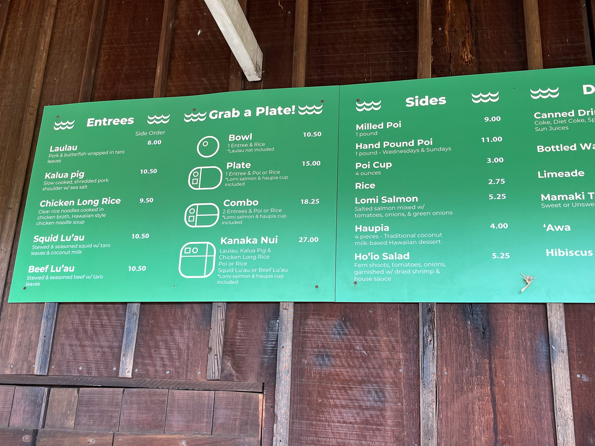 イラスト付きで分かりやすいメニュー。並んでいるときにこれを見て決めよう。※最近、このメニュー版の価格より値上げされた