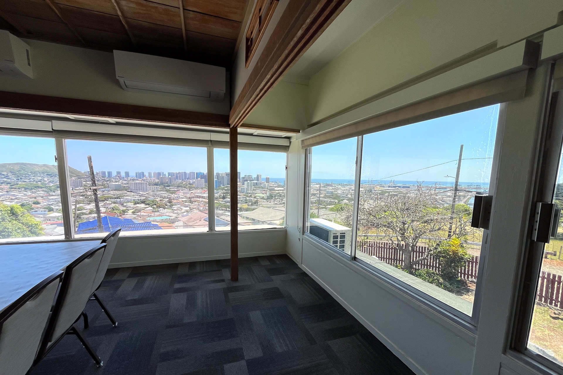 米兵士の墓パンチボウルから真珠湾までを見渡せる