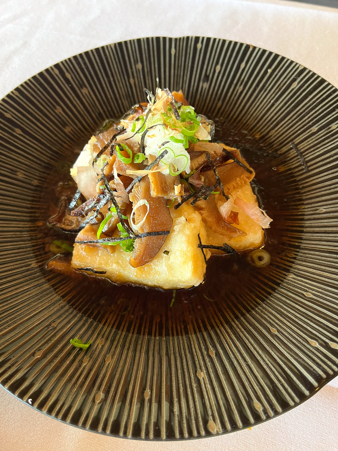 寿司バーで注文できる揚げ出し豆腐