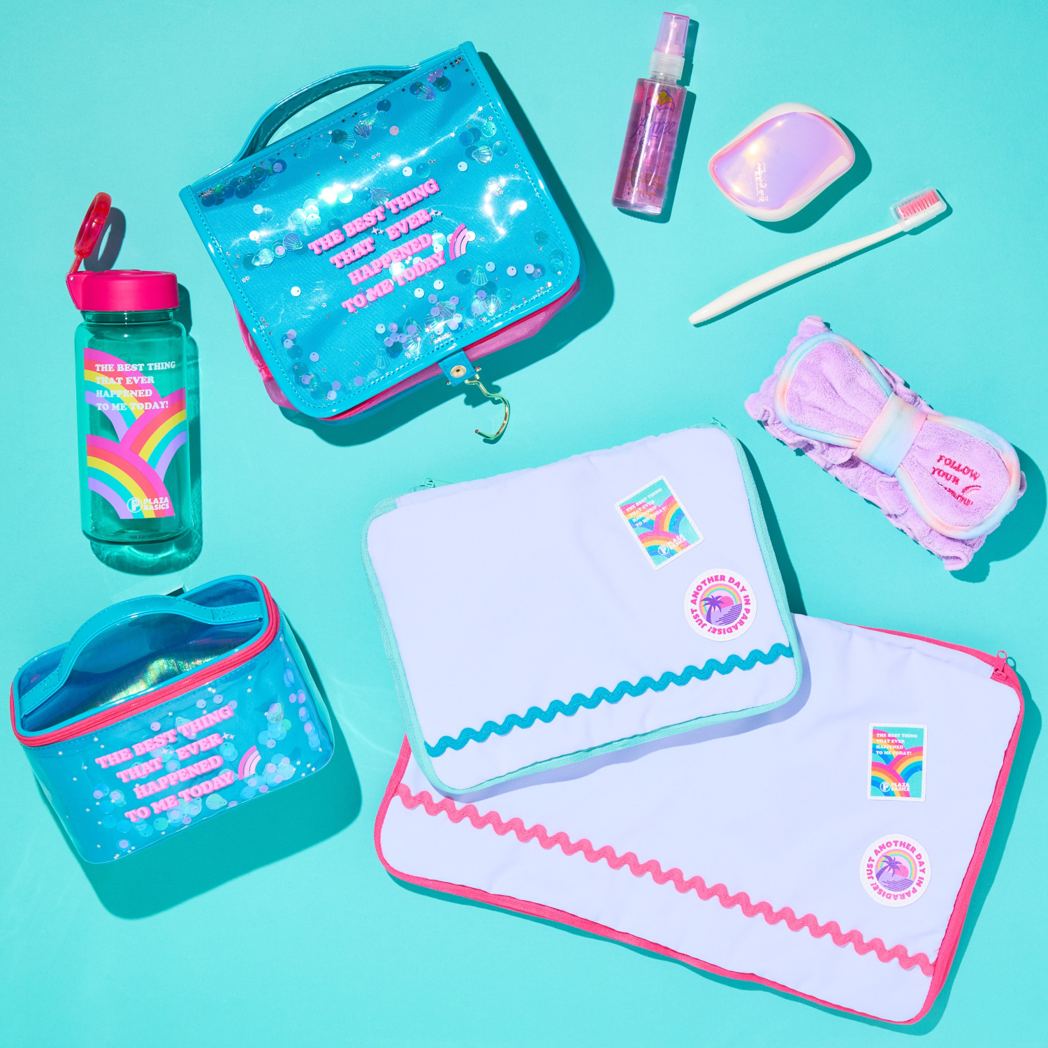 左上から反時計回りに、ハンギングポーチ、ウォーターボトル、圧縮ストレージケース、サングラスケース、ヘアバンド