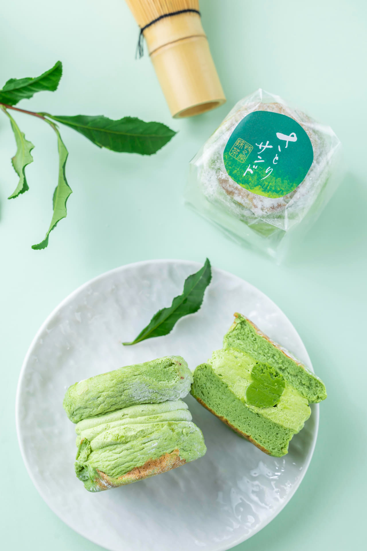 さとりサンド粒あん（390円）、さとりサンド抹茶ガナッシュ（430円）