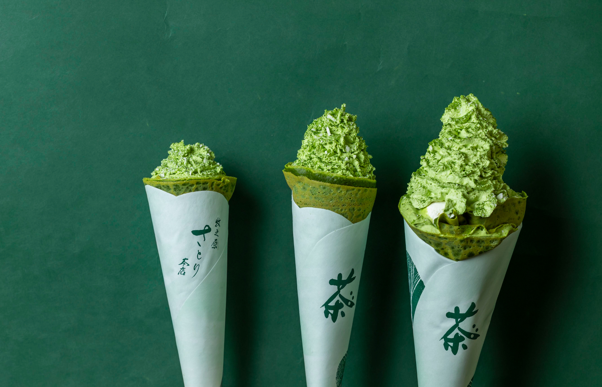 お濃茶クレープ（クリーム小盛り900円、クリーム中盛り1000円、クリーム特盛り1550円）