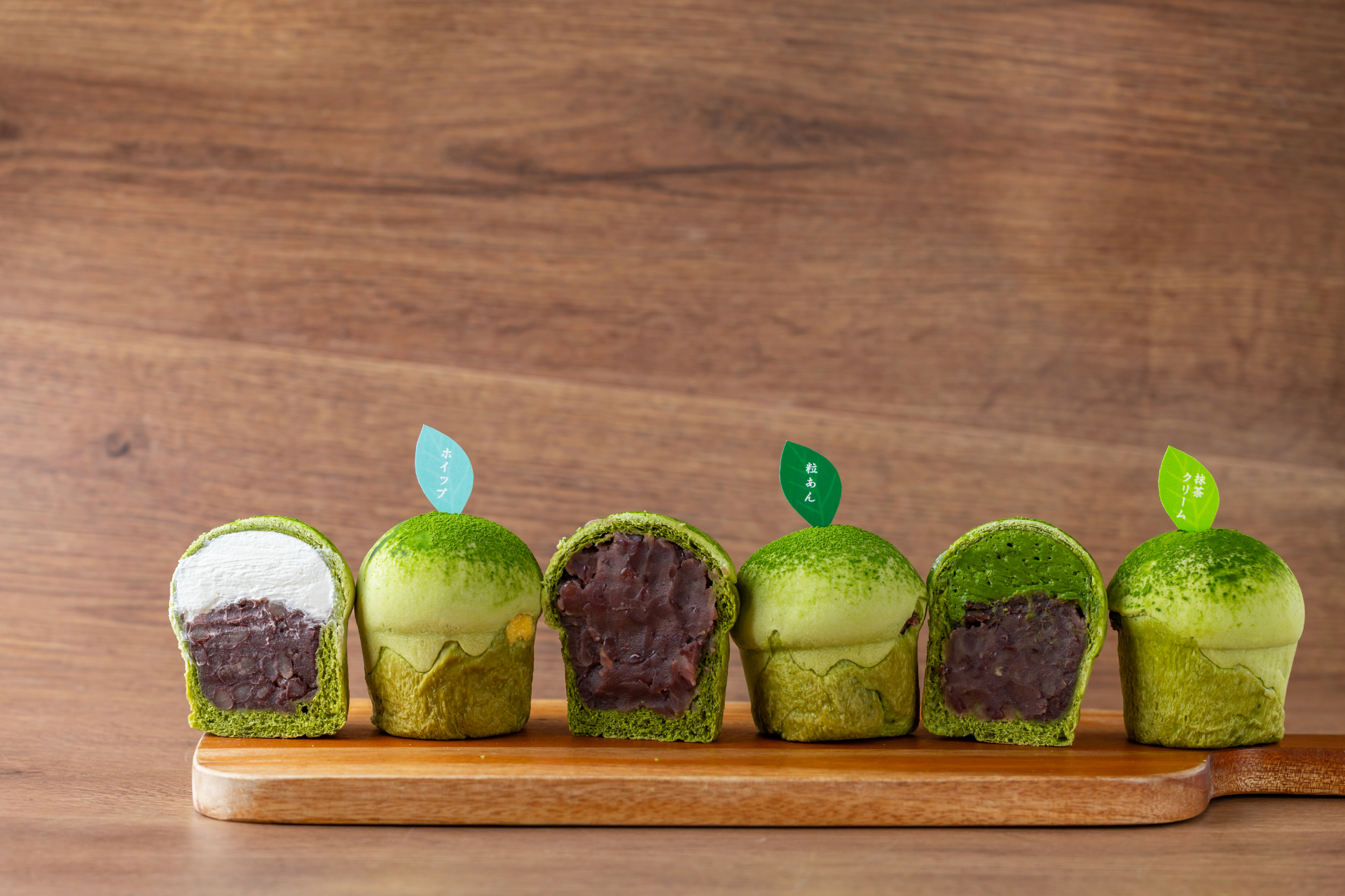 お濃茶ふわふわクリームあんぱん（400円）、お濃茶あんぱん（400円）