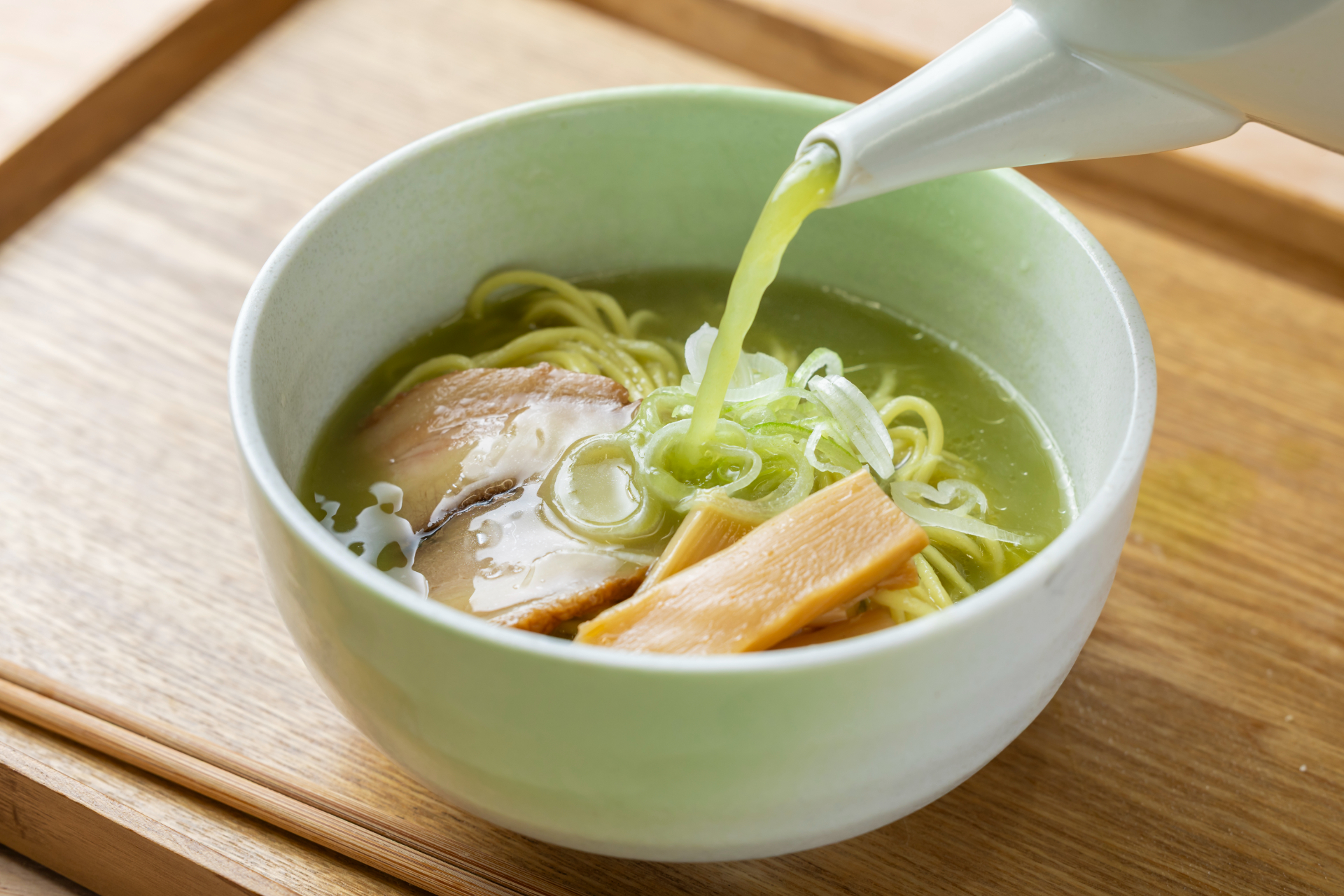 茶白湯ラーメン（1210円）