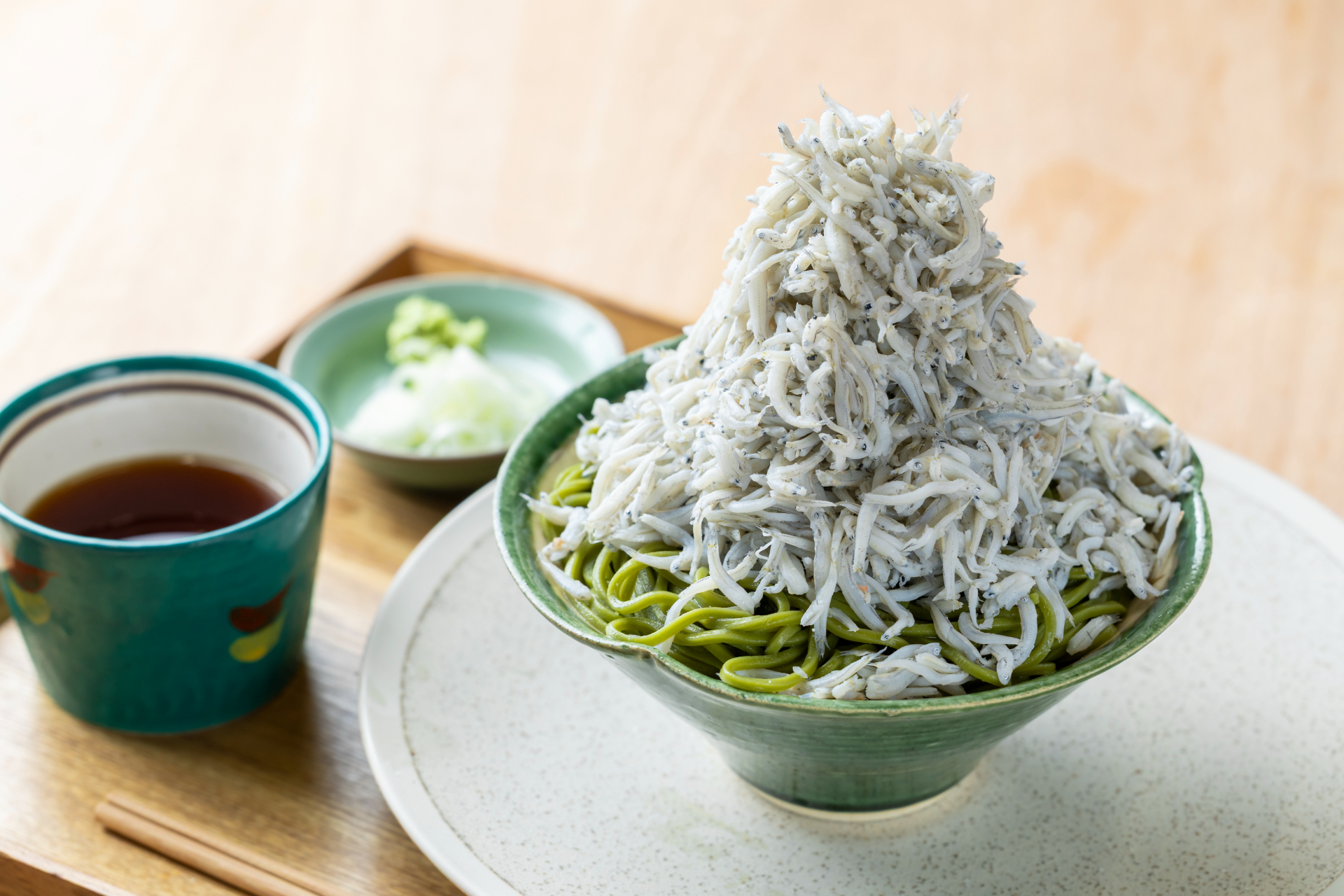 【牧之原茶そば】しらすどっさりそば（1650円）