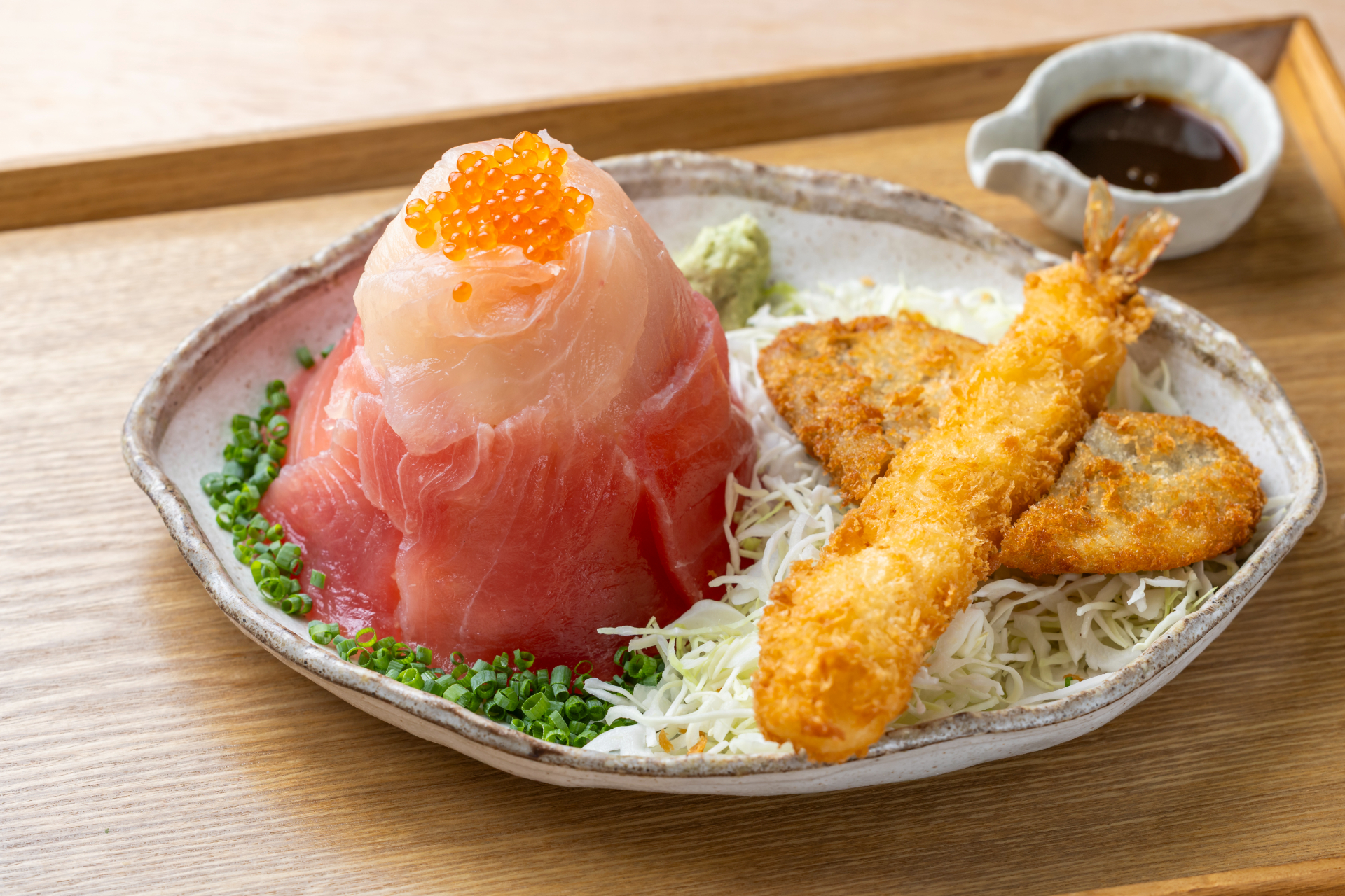 富士山と飛行機丼（2200円）