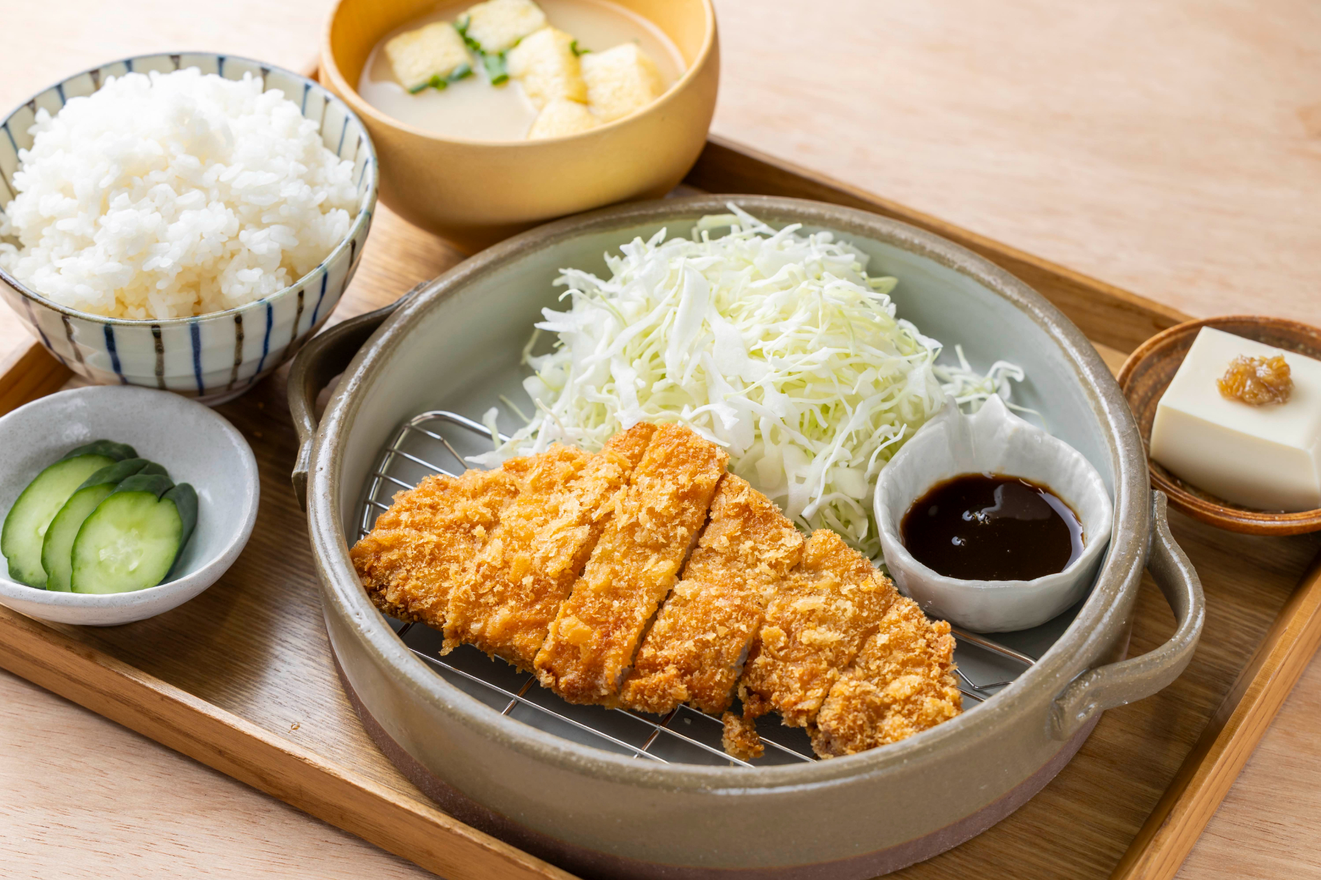 白糸ポークとんかつ定食（1320円）