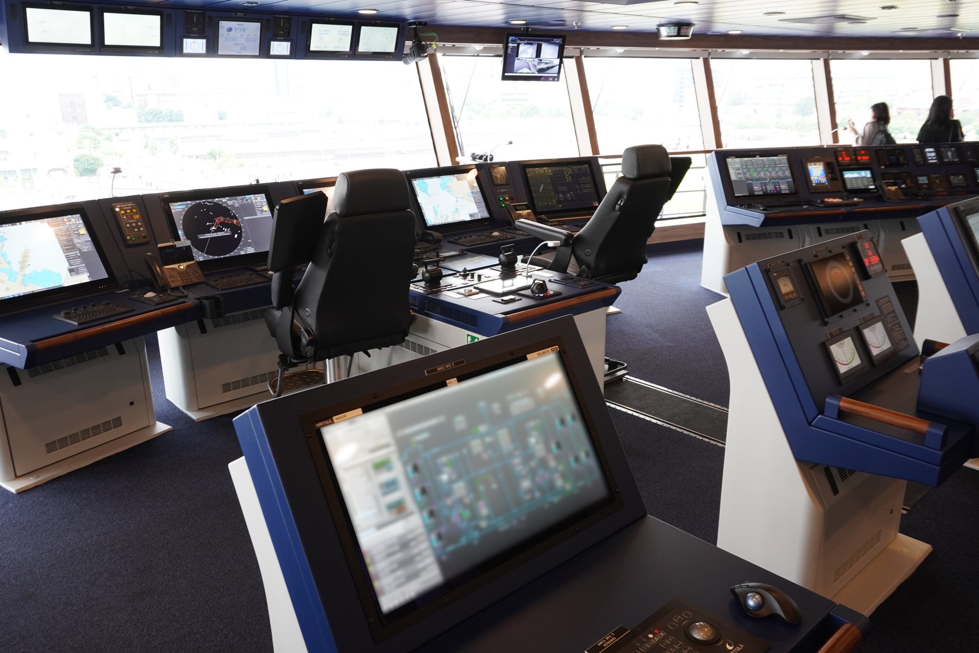 通常は非公開のブリッジ（操舵室）