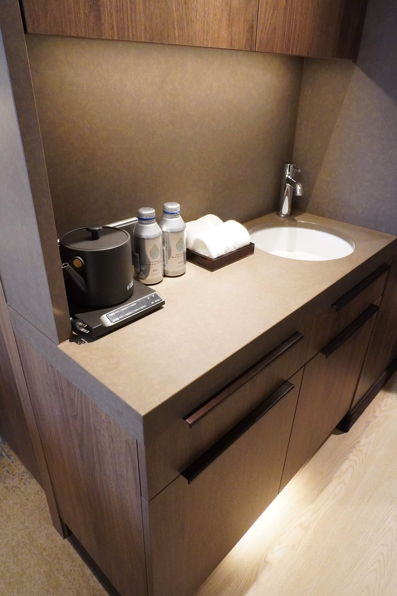 キッチンシンク付きのミニバー