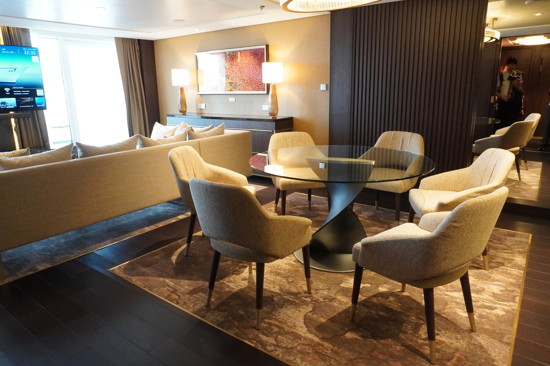 専用チーフコンシェルジュによるバトラーサービスを提供する