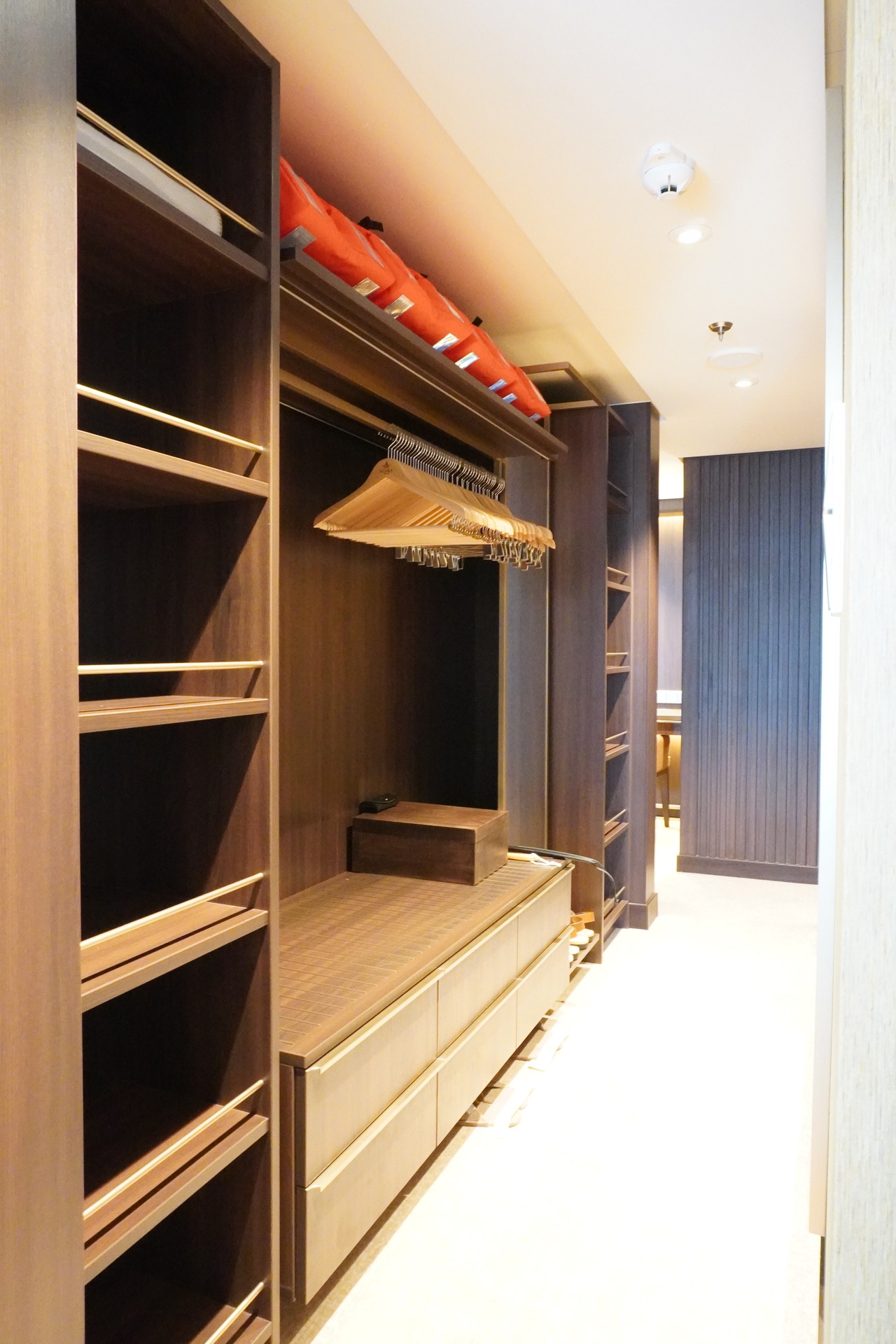 クローゼットも広々