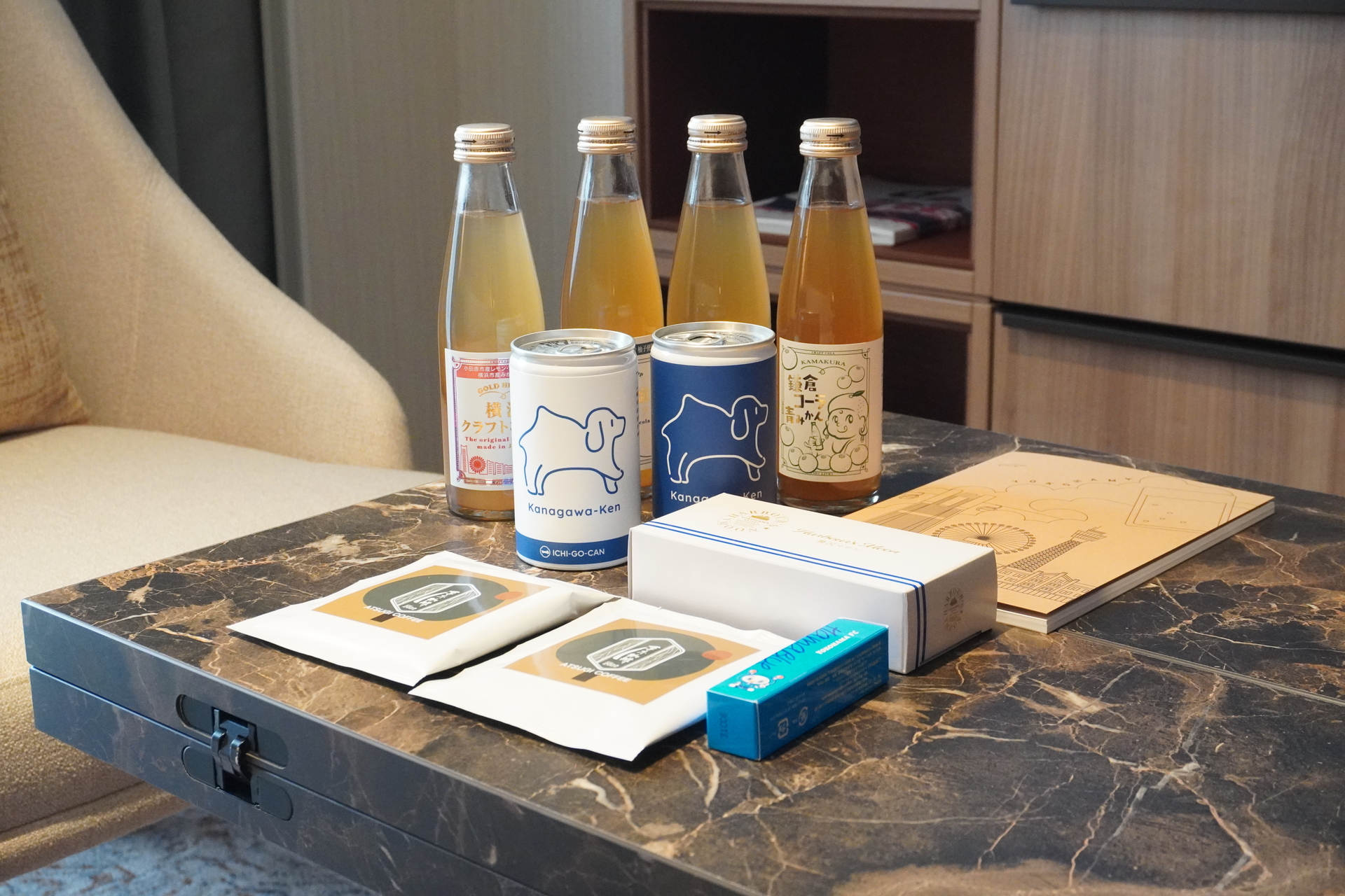 47都道府県を各室に割り当て、スイーツやドリンク、工芸品などを用意しているのが特徴